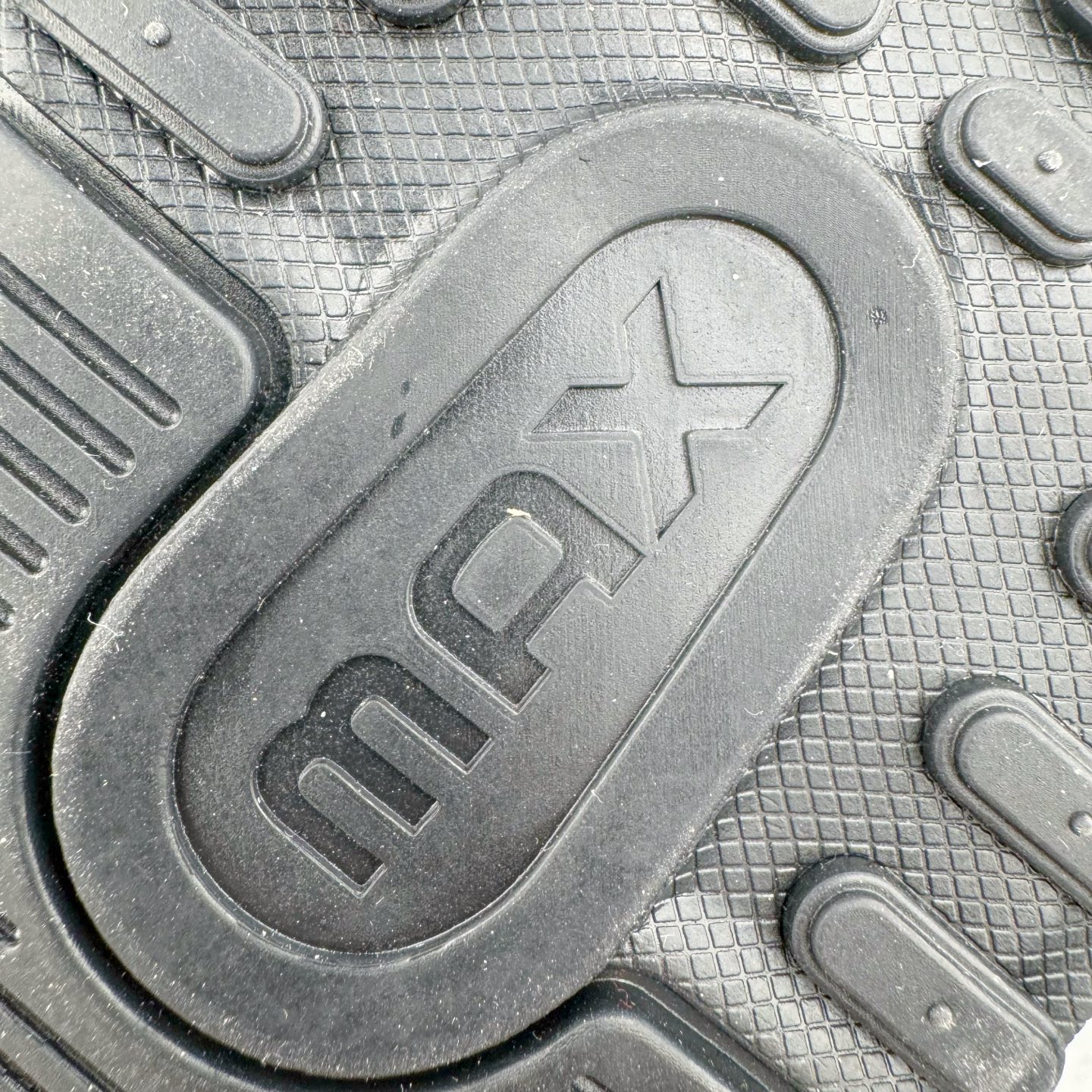 图片[16]-＃纯原 NK Air Max 2013 经典舒适时尚耐磨透气低帮气垫跑步鞋 HF3660-002 携时尚设计闪亮回归 出众有型 采用网眼布细节和运动风无缝覆面 助你保持清爽感受 塑就焕新造型 经典 Flywire 设计搭配经典全掌型 Max Air 缓震配置 缔造出众舒适感和支撑效果实拍调校N版已经零色差零失真 百分百还原实物色彩所见即所得 不存在货不对板色差等低级问题 选购参考实物拍摄 不混卖不参货 只用心做好货严格选品 承诺混一赔十 尺码：35.5 36 36.5 37.5 38 38.5 39 40 40.5 41 42 42.5 43 44 44.5 45 46 46.5-选品中心