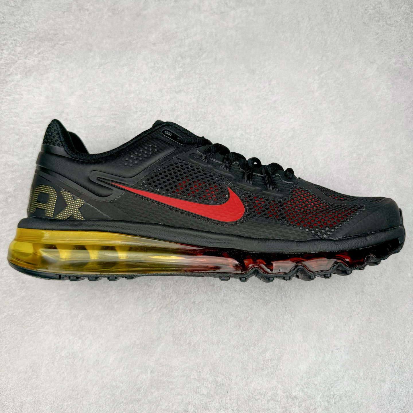 ＃纯原 NK Air Max 2013 经典舒适时尚耐磨透气低帮气垫跑步鞋 HF3660-002 携时尚设计闪亮回归 出众有型 采用网眼布细节和运动风无缝覆面 助你保持清爽感受 塑就焕新造型 经典 Flywire 设计搭配经典全掌型 Max Air 缓震配置 缔造出众舒适感和支撑效果实拍调校N版已经零色差零失真 百分百还原实物色彩所见即所得 不存在货不对板色差等低级问题 选购参考实物拍摄 不混卖不参货 只用心做好货严格选品 承诺混一赔十 尺码：35.5 36 36.5 37.5 38 38.5 39 40 40.5 41 42 42.5 43 44 44.5 45 46 46.5-选品中心