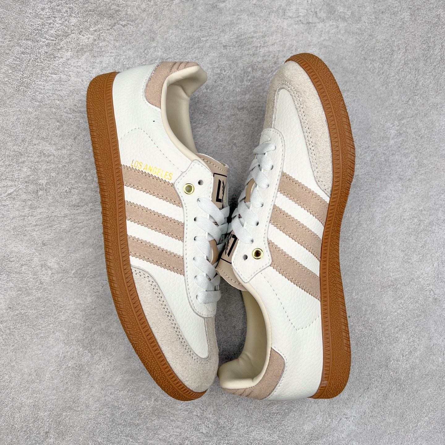 图片[3]-AD Original Samba OG 复古经典轻便板鞋 GV8358 这款桑巴鞋展示了高质量的工艺 带有装饰的超锁缝制和无缝的手感 柔软、柔软的皮革造型和标志性的3条纹完成了精致的外观 正规合身鞋带 鞋面上有绒面鞋垫 橡胶鞋底 享受正畸套筒软感 自50年代首次亮相以来就一直在赢得粉丝的青睐 尺码：36 36.5 37.5 38 38.5 39 40 40.5 41 42 42.5 43 44 44.5 45-选品中心