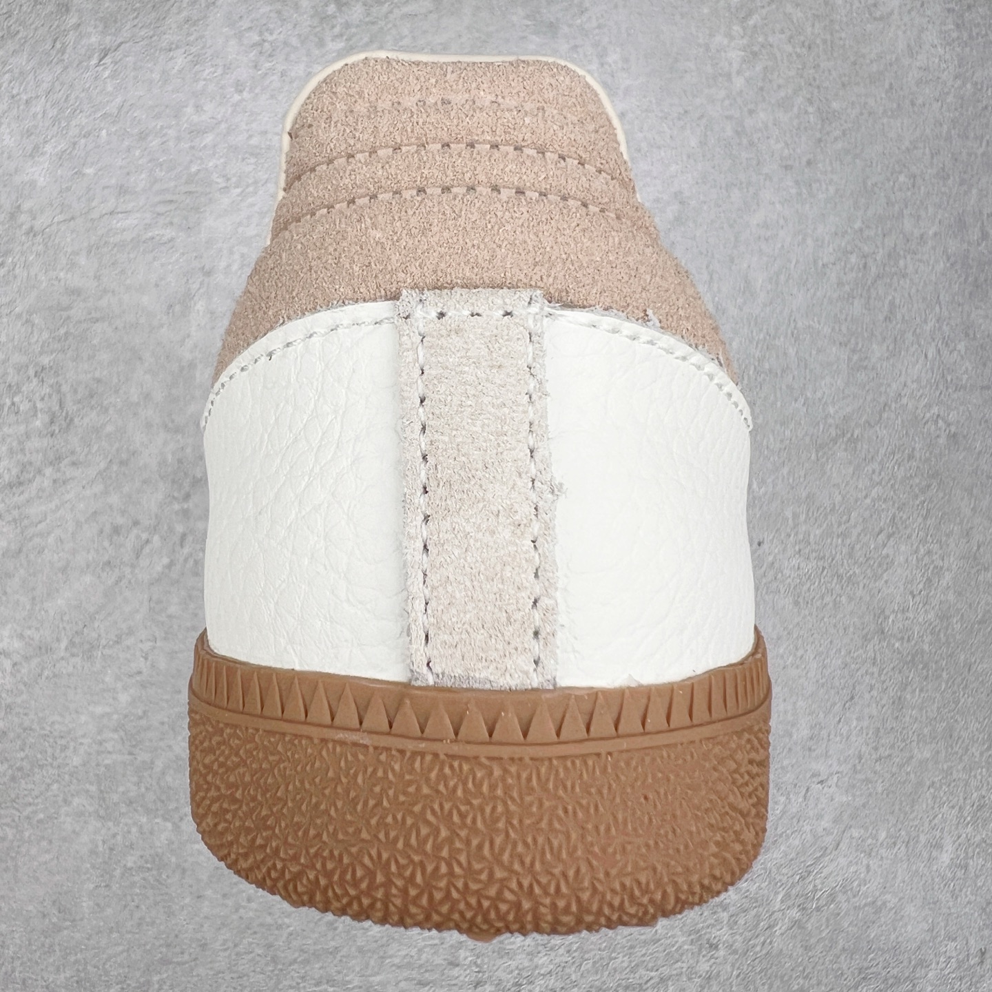 图片[8]-AD Original Samba OG 复古经典轻便板鞋 GV8358 这款桑巴鞋展示了高质量的工艺 带有装饰的超锁缝制和无缝的手感 柔软、柔软的皮革造型和标志性的3条纹完成了精致的外观 正规合身鞋带 鞋面上有绒面鞋垫 橡胶鞋底 享受正畸套筒软感 自50年代首次亮相以来就一直在赢得粉丝的青睐 尺码：36 36.5 37.5 38 38.5 39 40 40.5 41 42 42.5 43 44 44.5 45-选品中心