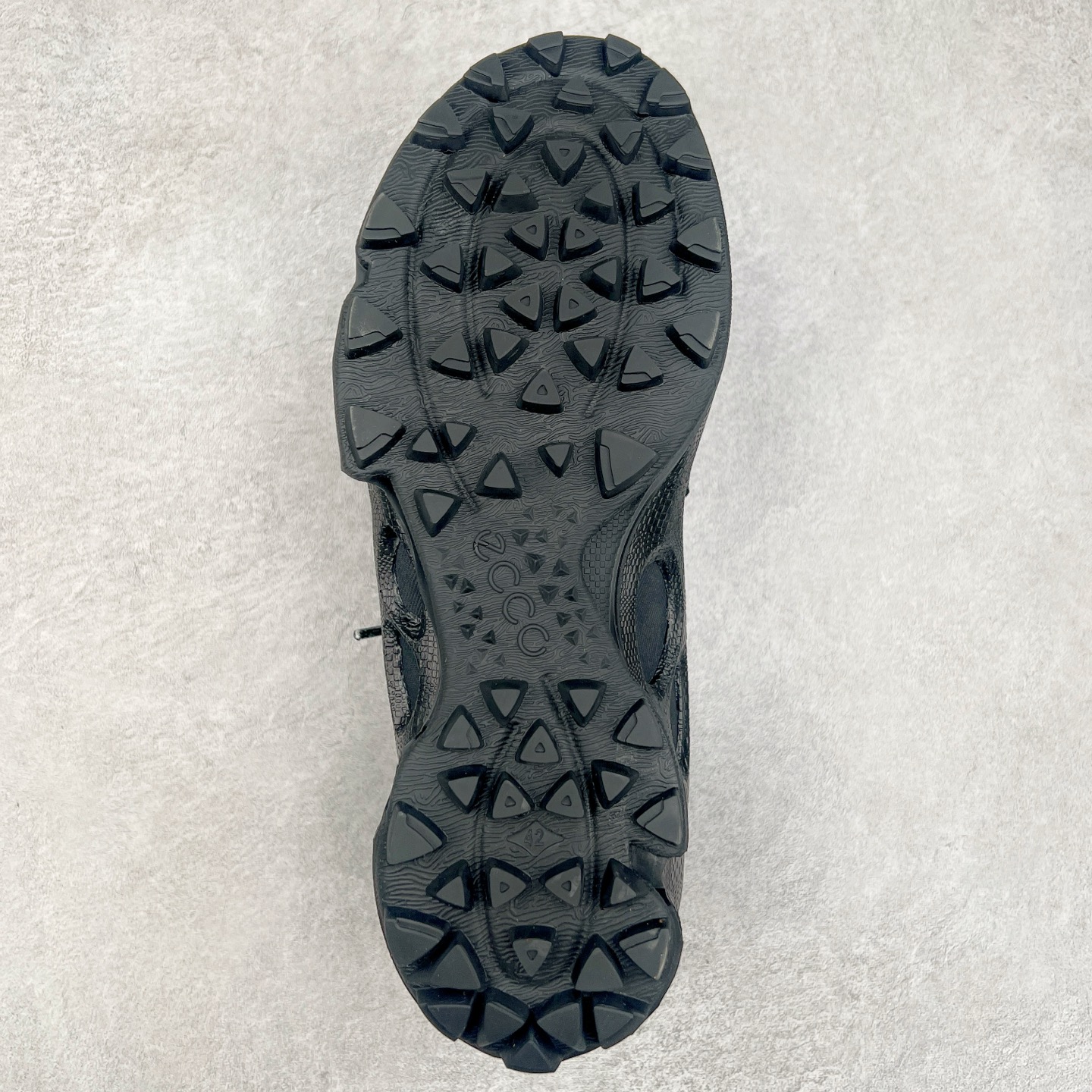 图片[9]-ECCO爱步男士15周年 运动休闲鞋 轻便缓震跑步鞋 健步BIOMC 市面最高版本 甄选优质皮面搭配纺织衬里，脚感柔软舒适，透气不闷脚 鞋舌及鞋垫上的周年LOGO设计 纪念属于BIOM的15载生机之旅 自然律动科技，符合人体工学鞋楦，贴近足部天然形态 直接注塑工艺连接鞋面与鞋底，一体成型，合脚稳固 橡胶外底适应多种形态，抓地耐磨，稳定支撑 都市探索 步履悠然 尺码：39 40 41 42 43 44 （正常码）-选品中心