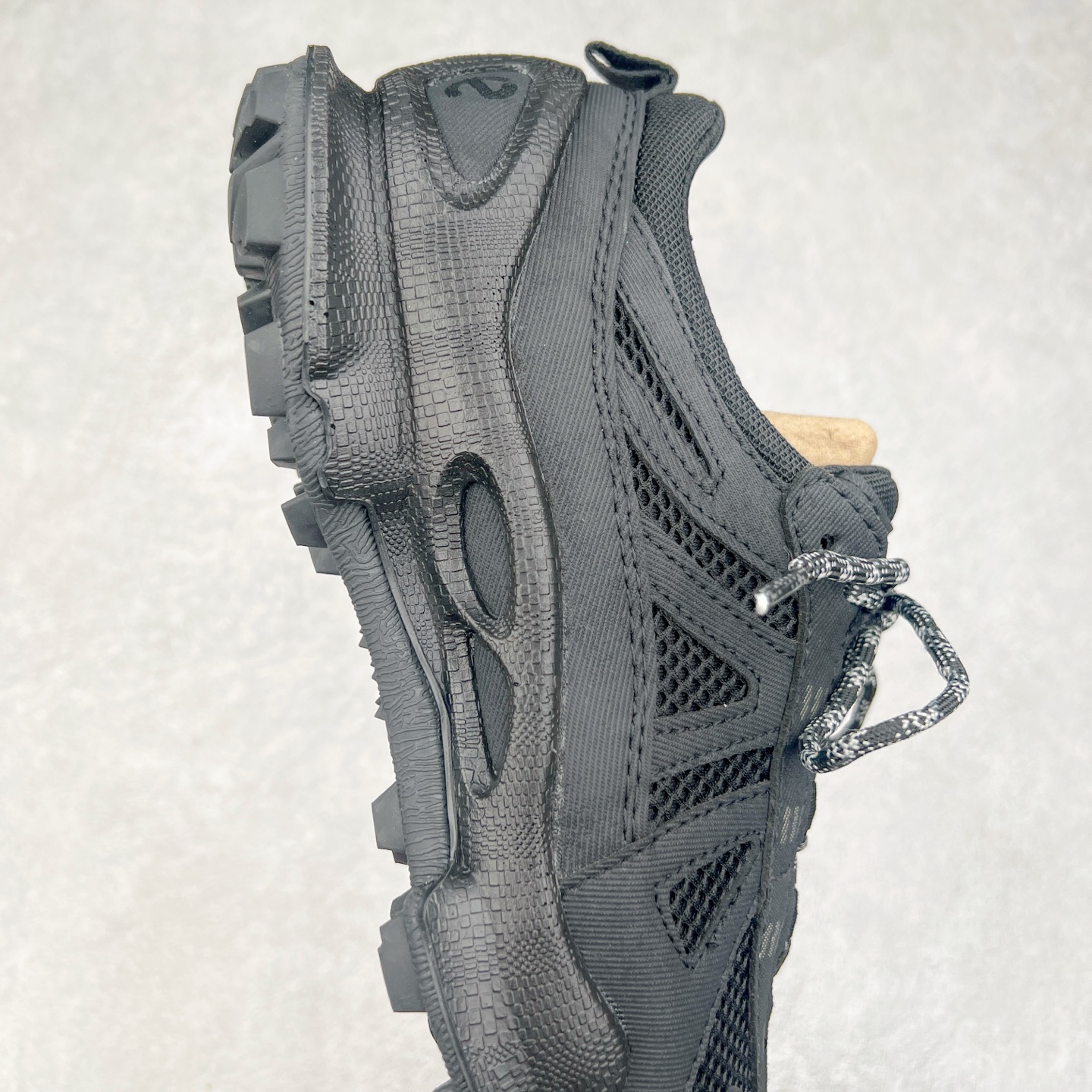 图片[6]-ECCO爱步男士15周年 运动休闲鞋 轻便缓震跑步鞋 健步BIOMC 市面最高版本 甄选优质皮面搭配纺织衬里，脚感柔软舒适，透气不闷脚 鞋舌及鞋垫上的周年LOGO设计 纪念属于BIOM的15载生机之旅 自然律动科技，符合人体工学鞋楦，贴近足部天然形态 直接注塑工艺连接鞋面与鞋底，一体成型，合脚稳固 橡胶外底适应多种形态，抓地耐磨，稳定支撑 都市探索 步履悠然 尺码：39 40 41 42 43 44 （正常码）-选品中心