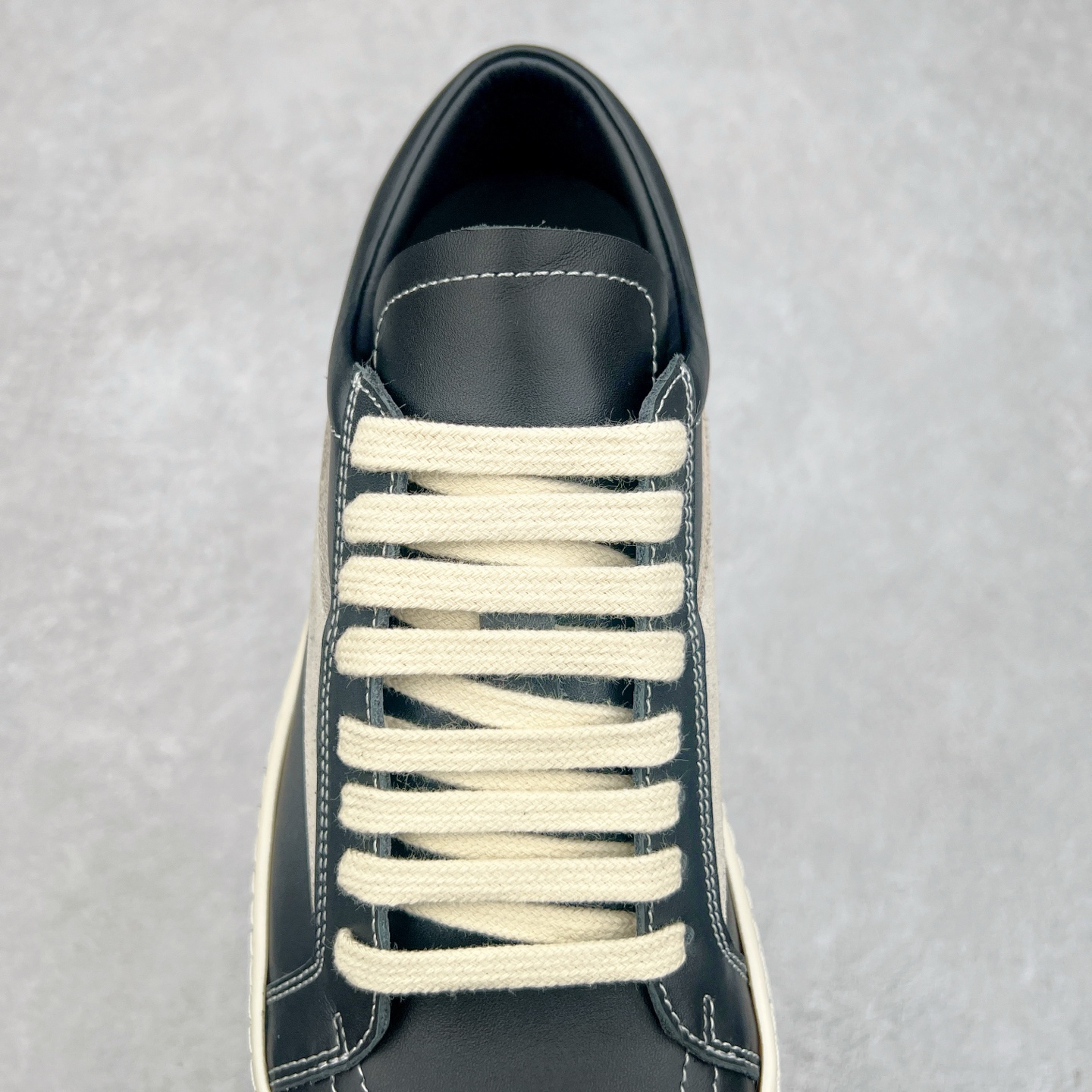 图片[5]-Rick Owens 瑞克·欧文斯 RO低帮皮面时尚板鞋 一比一规格礼盒装 重达3斤以上 配有日文、英文 双语种配件卡片 细节诠释 一件不落 鞋盒三标 正面+底部都一一做到 虽然增加不了实质的成本 但是打磨产品的细节 再微小也会还原 尺码：35 36 37 38 39 40 41 42 43 44 45-选品中心