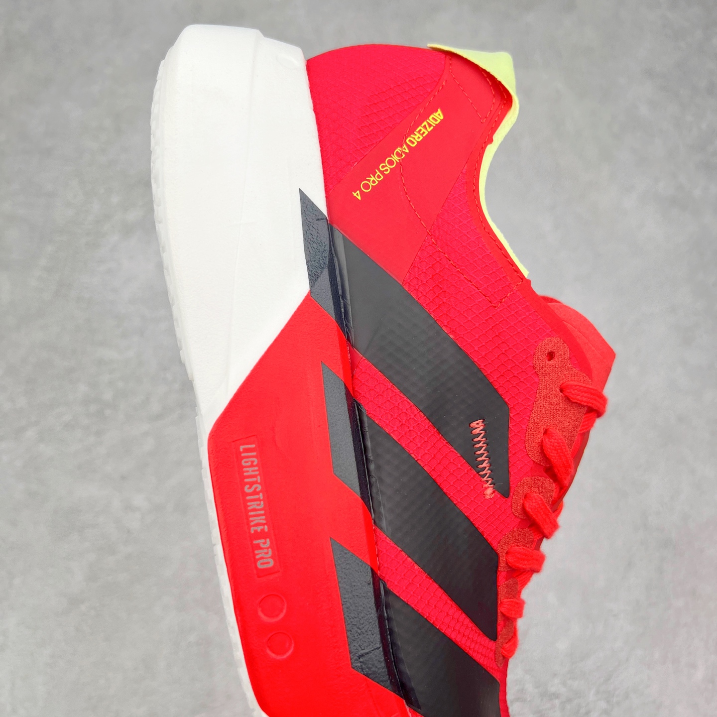 图片[6]-AD Adizero Adios Pro 4 马拉松竞速专业跑鞋 JR6358 CELERMESH针织网面非常轻薄 纤维间的缝隙很大 可以保证跑步时的透气、排汗效果 鞋舌直接与两侧的内衬和鞋底连接在一起 在跑步过程中不会被鞋舌的左右移动所困扰 在标准鞋带孔的基础上再拓宽一组鞋带孔 适合不同脚型的需求 突破性 EnergyRods 技术，有助于跑者实现更好的成绩 中底独特的LIGHTSTRIKE PRO泡棉材质 微弹感觉在跑步过程中给予了良好的支撑体验 对于顶级精英和高水平进阶跑者来说 ADIOS PRO是一双值得信赖的竞速比赛用鞋 尺码：36 36.5 37.5 38 38.5 39 40 40.5 41 42 42.5 43 44 44.5 45-选品中心