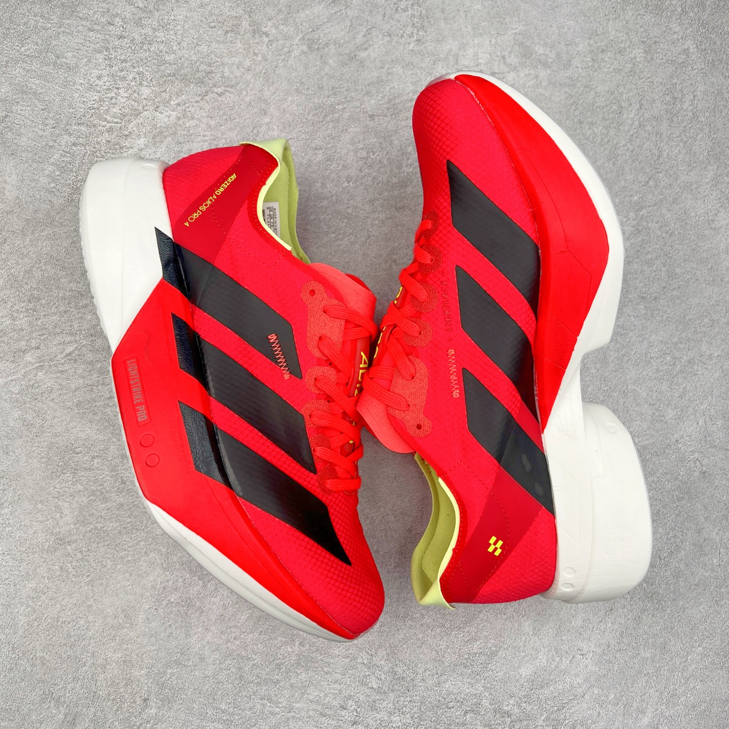 图片[3]-AD Adizero Adios Pro 4 马拉松竞速专业跑鞋 JR6358 CELERMESH针织网面非常轻薄 纤维间的缝隙很大 可以保证跑步时的透气、排汗效果 鞋舌直接与两侧的内衬和鞋底连接在一起 在跑步过程中不会被鞋舌的左右移动所困扰 在标准鞋带孔的基础上再拓宽一组鞋带孔 适合不同脚型的需求 突破性 EnergyRods 技术，有助于跑者实现更好的成绩 中底独特的LIGHTSTRIKE PRO泡棉材质 微弹感觉在跑步过程中给予了良好的支撑体验 对于顶级精英和高水平进阶跑者来说 ADIOS PRO是一双值得信赖的竞速比赛用鞋 尺码：36 36.5 37.5 38 38.5 39 40 40.5 41 42 42.5 43 44 44.5 45-选品中心