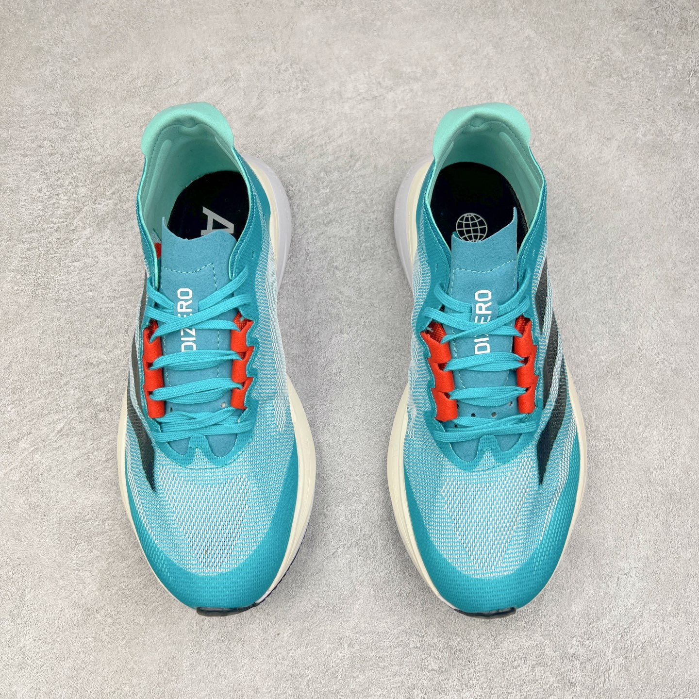 图片[2]-AD Adizero Adios Pro 4 马拉松竞速专业跑鞋 ID4236 CELERMESH针织网面非常轻薄 纤维间的缝隙很大 可以保证跑步时的透气、排汗效果 鞋舌直接与两侧的内衬和鞋底连接在一起 在跑步过程中不会被鞋舌的左右移动所困扰 在标准鞋带孔的基础上再拓宽一组鞋带孔 适合不同脚型的需求 突破性 EnergyRods 技术，有助于跑者实现更好的成绩 中底独特的LIGHTSTRIKE PRO泡棉材质 微弹感觉在跑步过程中给予了良好的支撑体验 对于顶级精英和高水平进阶跑者来说 ADIOS PRO是一双值得信赖的竞速比赛用鞋 尺码：36 36.5 37.5 38 38.5 39 40 40.5 41 42 42.5 43 44 44.5 45-选品中心