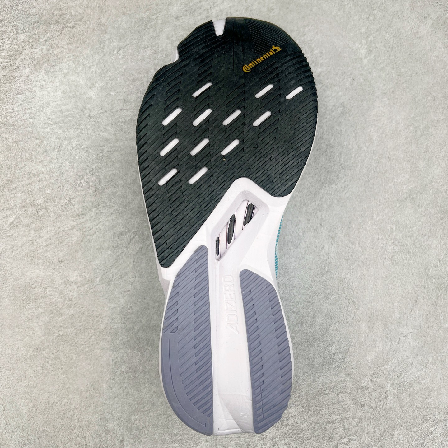 图片[9]-AD Adizero Adios Pro 4 马拉松竞速专业跑鞋 ID4236 CELERMESH针织网面非常轻薄 纤维间的缝隙很大 可以保证跑步时的透气、排汗效果 鞋舌直接与两侧的内衬和鞋底连接在一起 在跑步过程中不会被鞋舌的左右移动所困扰 在标准鞋带孔的基础上再拓宽一组鞋带孔 适合不同脚型的需求 突破性 EnergyRods 技术，有助于跑者实现更好的成绩 中底独特的LIGHTSTRIKE PRO泡棉材质 微弹感觉在跑步过程中给予了良好的支撑体验 对于顶级精英和高水平进阶跑者来说 ADIOS PRO是一双值得信赖的竞速比赛用鞋 尺码：36 36.5 37.5 38 38.5 39 40 40.5 41 42 42.5 43 44 44.5 45-选品中心