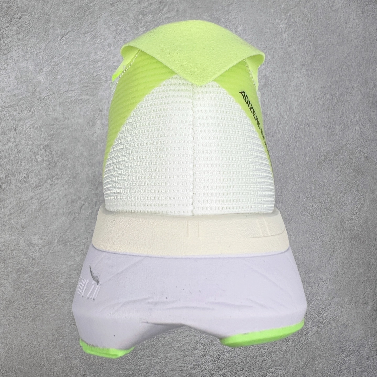 图片[8]-AD Adizero Adios Pro 4 马拉松竞速专业跑鞋 IG3321 CELERMESH针织网面非常轻薄 纤维间的缝隙很大 可以保证跑步时的透气、排汗效果 鞋舌直接与两侧的内衬和鞋底连接在一起 在跑步过程中不会被鞋舌的左右移动所困扰 在标准鞋带孔的基础上再拓宽一组鞋带孔 适合不同脚型的需求 突破性 EnergyRods 技术，有助于跑者实现更好的成绩 中底独特的LIGHTSTRIKE PRO泡棉材质 微弹感觉在跑步过程中给予了良好的支撑体验 对于顶级精英和高水平进阶跑者来说 ADIOS PRO是一双值得信赖的竞速比赛用鞋 尺码：36 36.5 37.5 38 38.5 39 40 40.5 41 42 42.5 43 44 44.5 45-选品中心