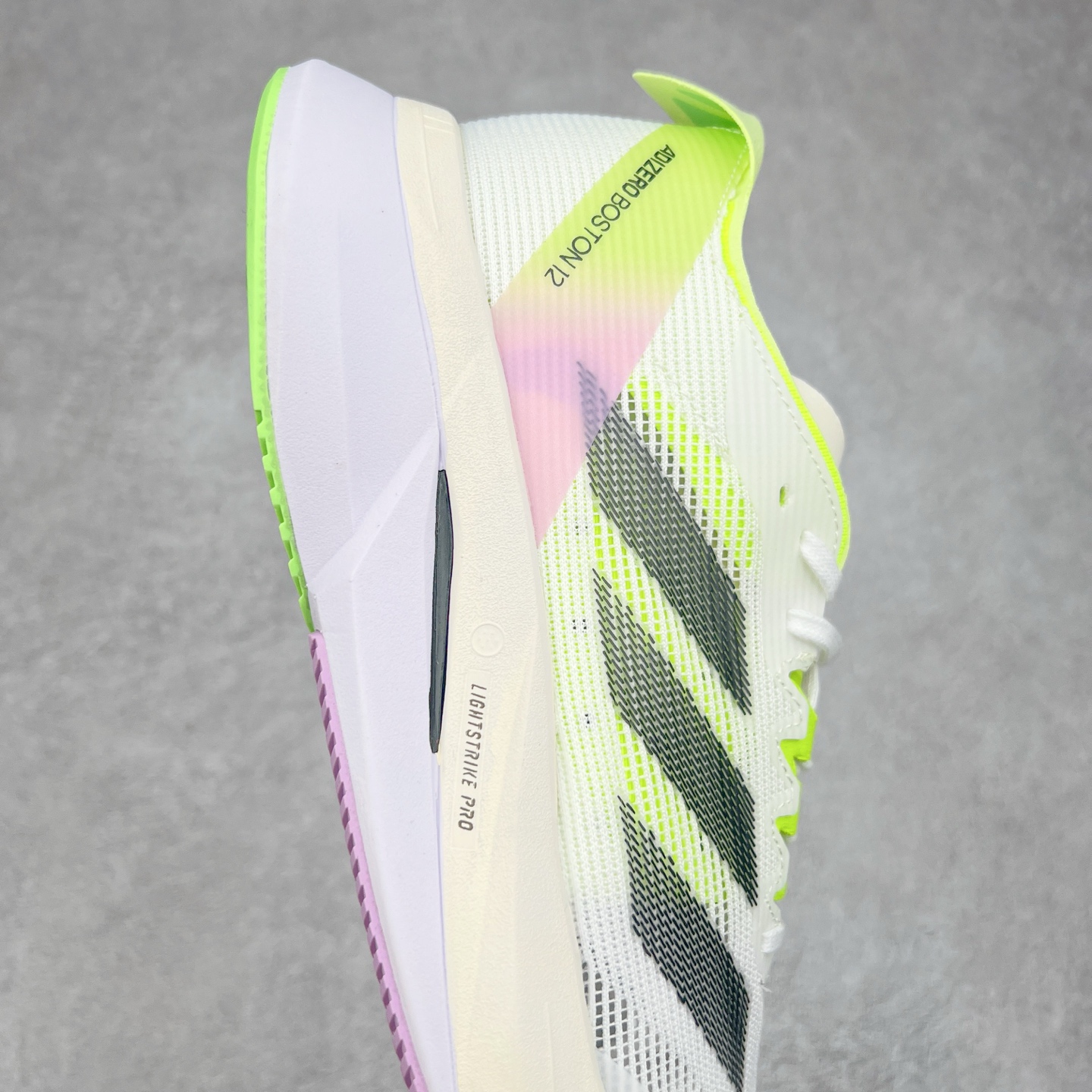 图片[6]-AD Adizero Adios Pro 4 马拉松竞速专业跑鞋 IG3321 CELERMESH针织网面非常轻薄 纤维间的缝隙很大 可以保证跑步时的透气、排汗效果 鞋舌直接与两侧的内衬和鞋底连接在一起 在跑步过程中不会被鞋舌的左右移动所困扰 在标准鞋带孔的基础上再拓宽一组鞋带孔 适合不同脚型的需求 突破性 EnergyRods 技术，有助于跑者实现更好的成绩 中底独特的LIGHTSTRIKE PRO泡棉材质 微弹感觉在跑步过程中给予了良好的支撑体验 对于顶级精英和高水平进阶跑者来说 ADIOS PRO是一双值得信赖的竞速比赛用鞋 尺码：36 36.5 37.5 38 38.5 39 40 40.5 41 42 42.5 43 44 44.5 45-选品中心