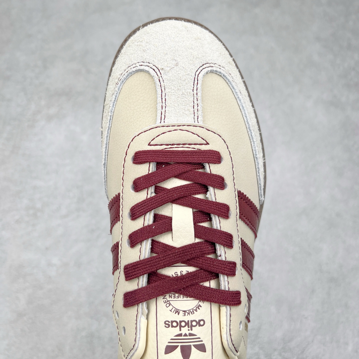 图片[4]-AD Original Samba OG 复古经典轻便板鞋 JP1987 这款桑巴鞋展示了高质量的工艺 带有装饰的超锁缝制和无缝的手感 柔软、柔软的皮革造型和标志性的3条纹完成了精致的外观 正规合身鞋带 鞋面上有绒面鞋垫 橡胶鞋底 享受正畸套筒软感 自50年代首次亮相以来就一直在赢得粉丝的青睐 尺码：36 36.5 37.5 38 38.5 39 40 40.5 41 42 42.5 43 44 44.5 45-选品中心