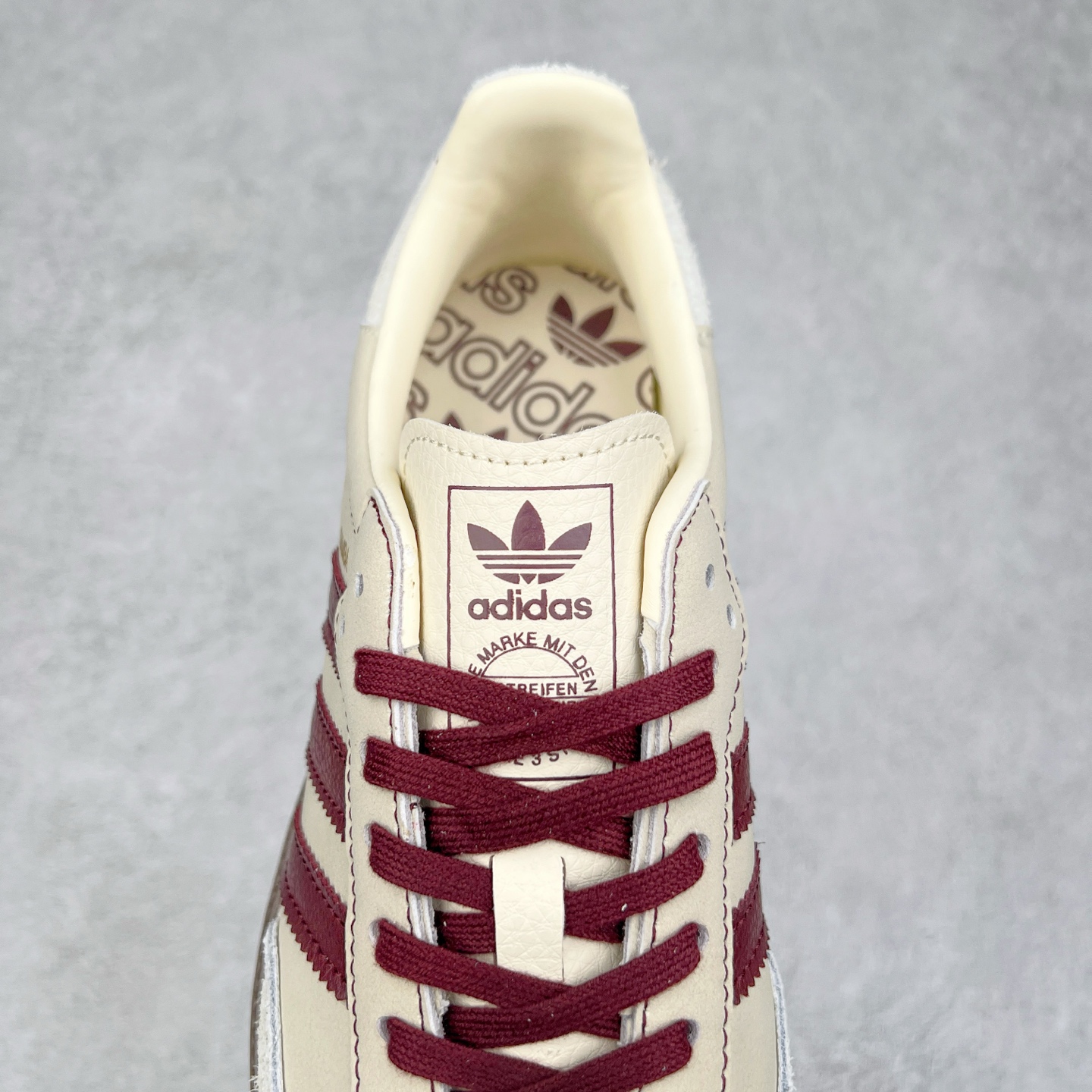 图片[5]-AD Original Samba OG 复古经典轻便板鞋 JP1987 这款桑巴鞋展示了高质量的工艺 带有装饰的超锁缝制和无缝的手感 柔软、柔软的皮革造型和标志性的3条纹完成了精致的外观 正规合身鞋带 鞋面上有绒面鞋垫 橡胶鞋底 享受正畸套筒软感 自50年代首次亮相以来就一直在赢得粉丝的青睐 尺码：36 36.5 37.5 38 38.5 39 40 40.5 41 42 42.5 43 44 44.5 45-选品中心