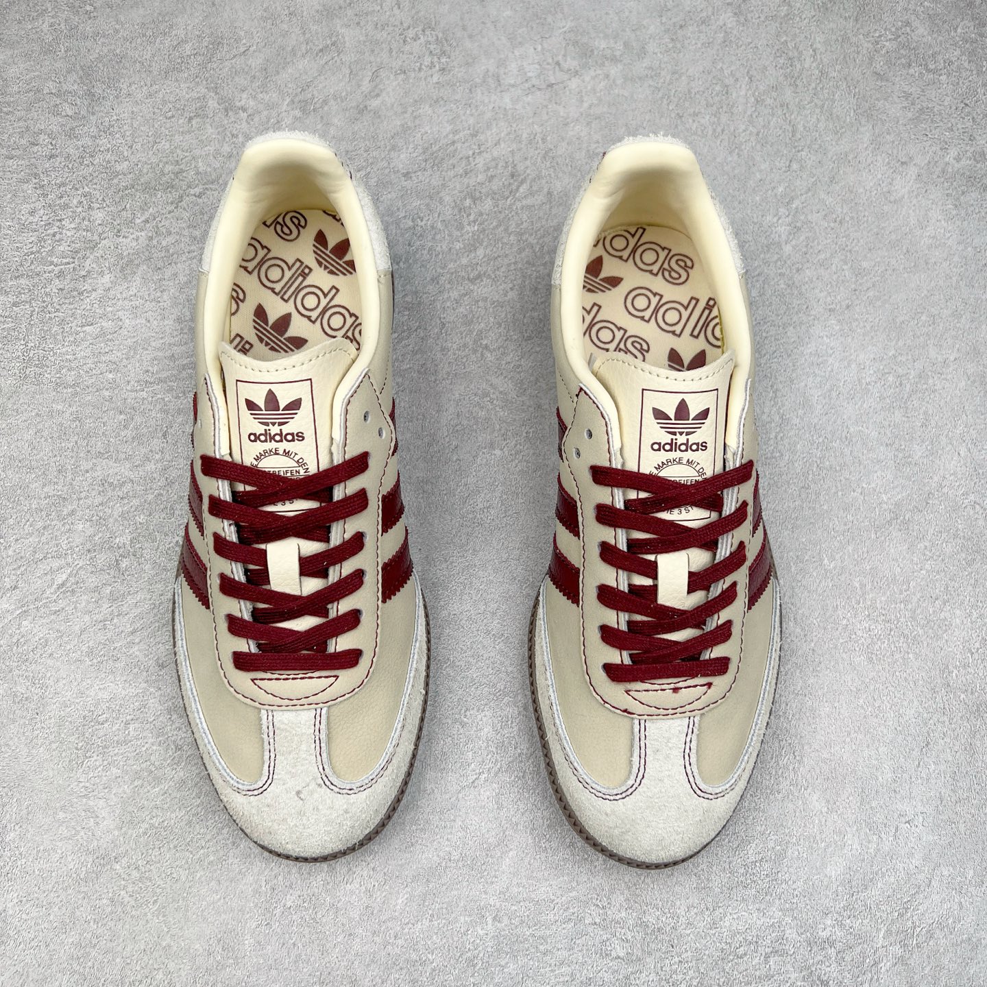 图片[2]-AD Original Samba OG 复古经典轻便板鞋 JP1987 这款桑巴鞋展示了高质量的工艺 带有装饰的超锁缝制和无缝的手感 柔软、柔软的皮革造型和标志性的3条纹完成了精致的外观 正规合身鞋带 鞋面上有绒面鞋垫 橡胶鞋底 享受正畸套筒软感 自50年代首次亮相以来就一直在赢得粉丝的青睐 尺码：36 36.5 37.5 38 38.5 39 40 40.5 41 42 42.5 43 44 44.5 45-选品中心