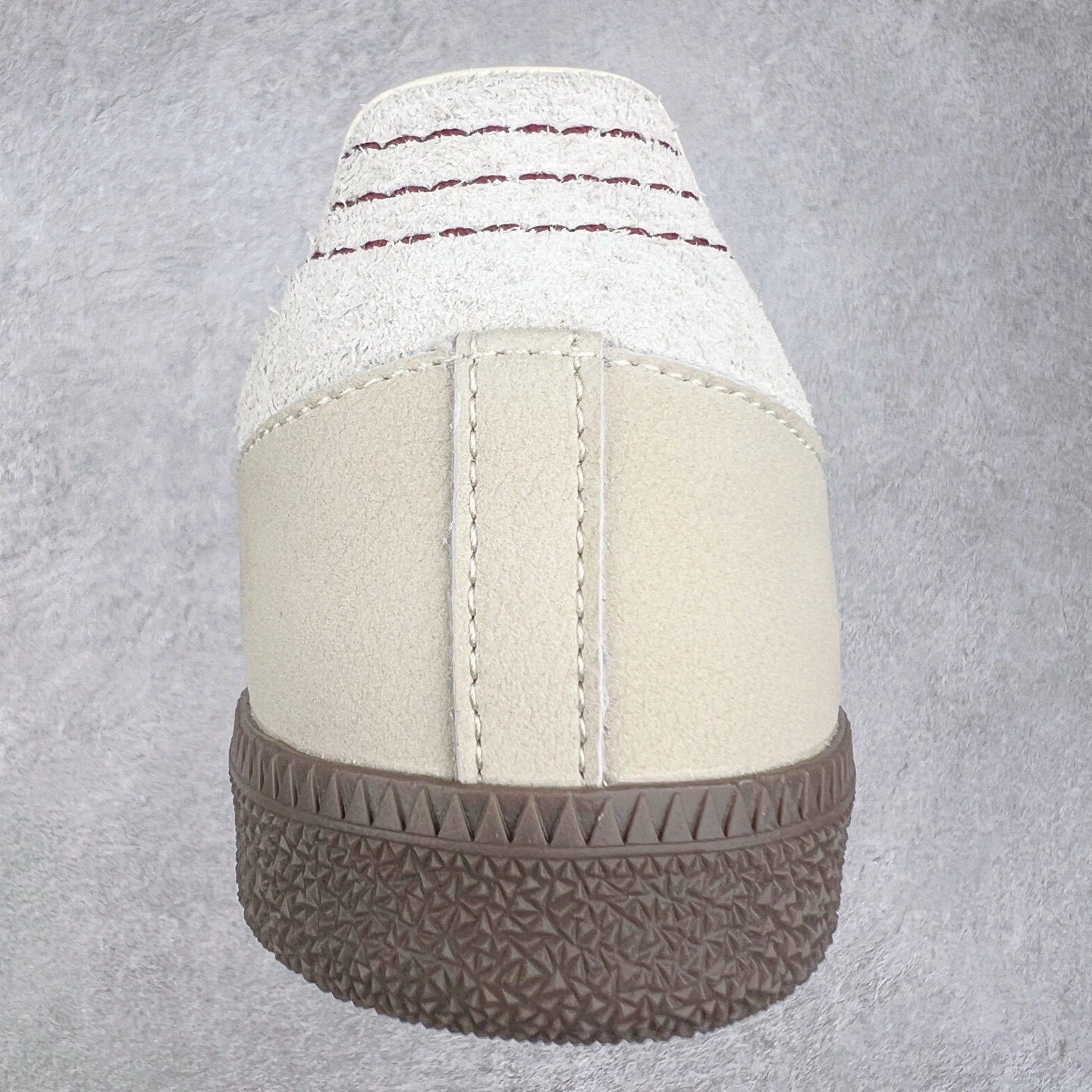 图片[8]-AD Original Samba OG 复古经典轻便板鞋 JP1987 这款桑巴鞋展示了高质量的工艺 带有装饰的超锁缝制和无缝的手感 柔软、柔软的皮革造型和标志性的3条纹完成了精致的外观 正规合身鞋带 鞋面上有绒面鞋垫 橡胶鞋底 享受正畸套筒软感 自50年代首次亮相以来就一直在赢得粉丝的青睐 尺码：36 36.5 37.5 38 38.5 39 40 40.5 41 42 42.5 43 44 44.5 45-选品中心