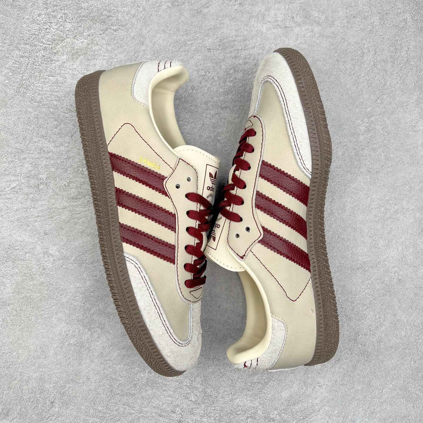 图片[3]-AD Original Samba OG 复古经典轻便板鞋 JP1987 这款桑巴鞋展示了高质量的工艺 带有装饰的超锁缝制和无缝的手感 柔软、柔软的皮革造型和标志性的3条纹完成了精致的外观 正规合身鞋带 鞋面上有绒面鞋垫 橡胶鞋底 享受正畸套筒软感 自50年代首次亮相以来就一直在赢得粉丝的青睐 尺码：36 36.5 37.5 38 38.5 39 40 40.5 41 42 42.5 43 44 44.5 45-选品中心