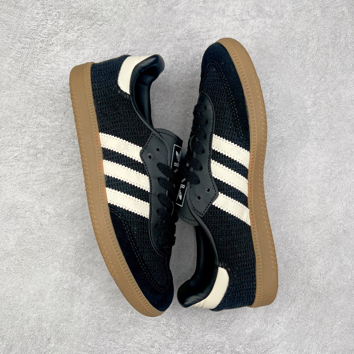 图片[3]-AD Original Samba OG 复古经典轻便板鞋 JQ5141 这款桑巴鞋展示了高质量的工艺 带有装饰的超锁缝制和无缝的手感 柔软、柔软的皮革造型和标志性的3条纹完成了精致的外观 正规合身鞋带 鞋面上有绒面鞋垫 橡胶鞋底 享受正畸套筒软感 自50年代首次亮相以来就一直在赢得粉丝的青睐 尺码：36 36.5 37.5 38 38.5 39 40 40.5 41 42 42.5 43 44 44.5 45-选品中心