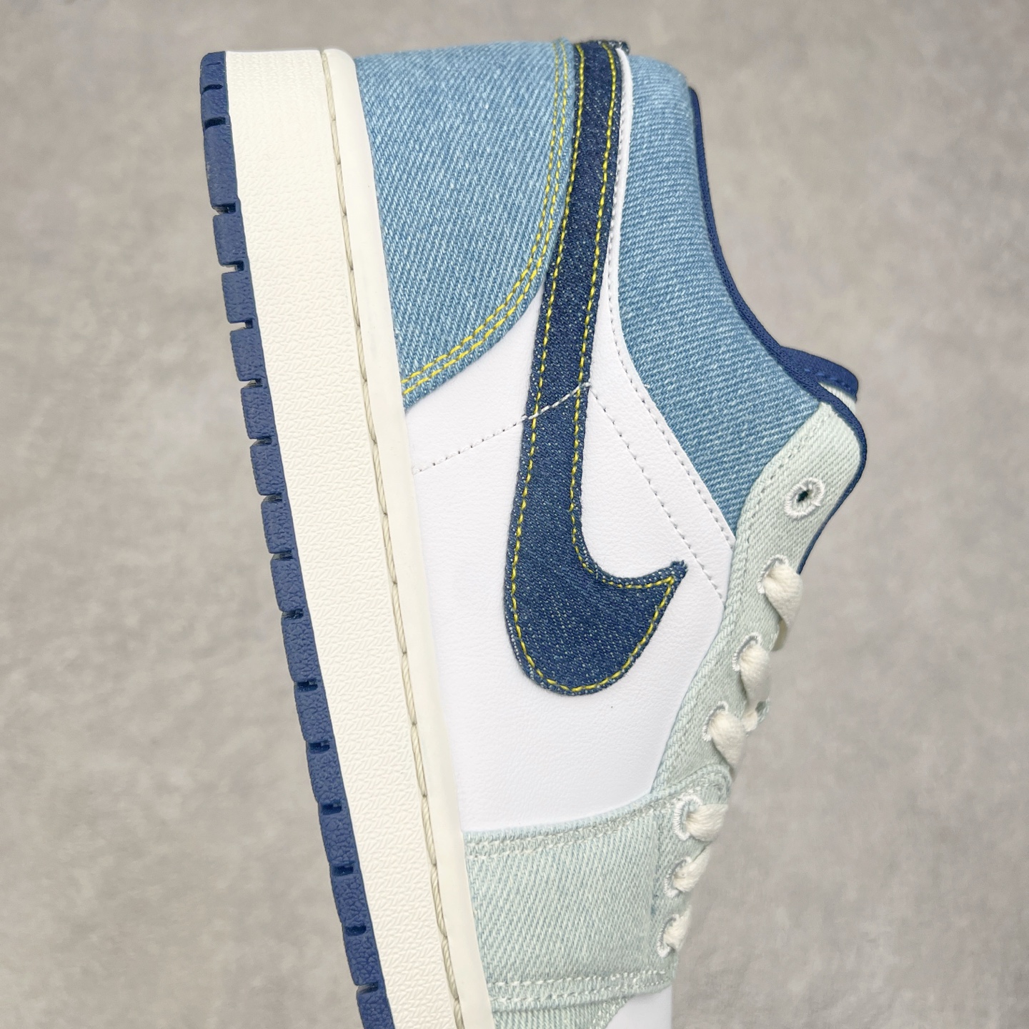 图片[6]-＃K版 Air Jordan AJ1 Low 低帮 水洗蓝 IH0648-141 全新流水线出品 DT版本唯一平替选择 市场第二梯队最强版 全部原鞋开发 原楦原纸板开发 全鞋电脑针车 原厂内置全掌气垫 原盒内在原标 唯一Zp原版鞋带绑法 免检产品 全新2022版型 全头层皮料 完美零毛边处理 原厂配置全掌气垫 价格定位良心 几十个配色陆续出货 实拍调校N版已经零色差零失真 百分百还原实物色彩所见即所得 不存在货不对板色差等低级问题 选购参考实物拍摄 不混卖不参货 只用心做好货严格选品 承诺混一赔十 尺码：36 36.5 37.5 38 38.5 39 40 40.5 41 42 42.5 43 44 44.5 45-选品中心