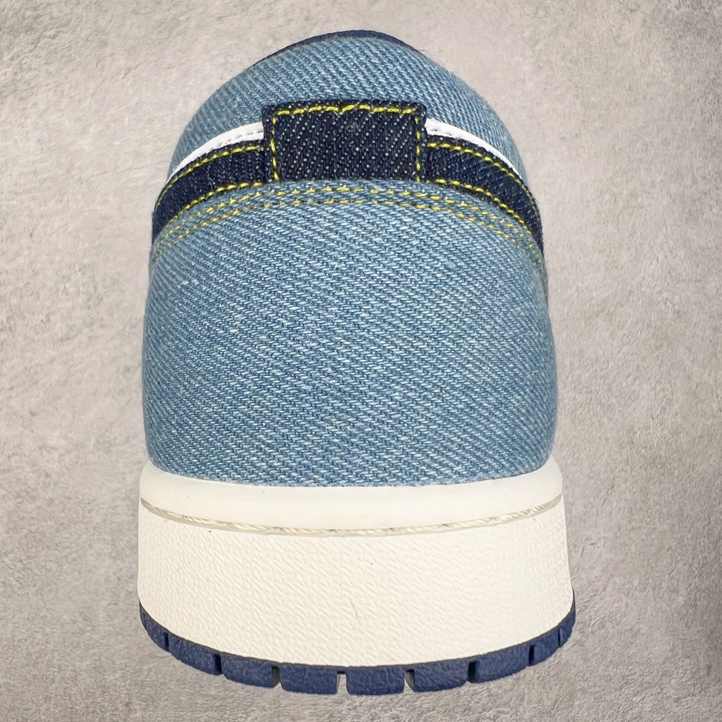 图片[8]-＃K版 Air Jordan AJ1 Low 低帮 水洗蓝 IH0648-141 全新流水线出品 DT版本唯一平替选择 市场第二梯队最强版 全部原鞋开发 原楦原纸板开发 全鞋电脑针车 原厂内置全掌气垫 原盒内在原标 唯一Zp原版鞋带绑法 免检产品 全新2022版型 全头层皮料 完美零毛边处理 原厂配置全掌气垫 价格定位良心 几十个配色陆续出货 实拍调校N版已经零色差零失真 百分百还原实物色彩所见即所得 不存在货不对板色差等低级问题 选购参考实物拍摄 不混卖不参货 只用心做好货严格选品 承诺混一赔十 尺码：36 36.5 37.5 38 38.5 39 40 40.5 41 42 42.5 43 44 44.5 45-选品中心