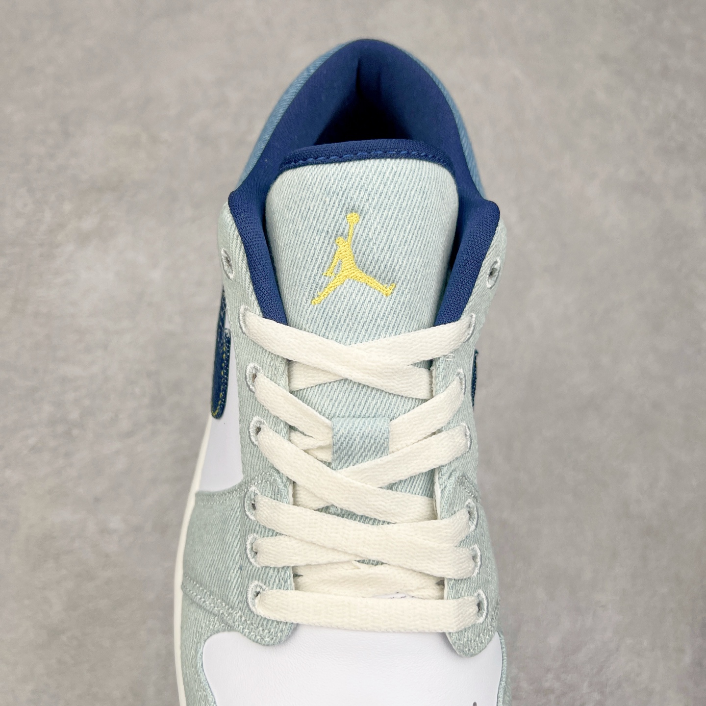 图片[5]-＃K版 Air Jordan AJ1 Low 低帮 水洗蓝 IH0648-141 全新流水线出品 DT版本唯一平替选择 市场第二梯队最强版 全部原鞋开发 原楦原纸板开发 全鞋电脑针车 原厂内置全掌气垫 原盒内在原标 唯一Zp原版鞋带绑法 免检产品 全新2022版型 全头层皮料 完美零毛边处理 原厂配置全掌气垫 价格定位良心 几十个配色陆续出货 实拍调校N版已经零色差零失真 百分百还原实物色彩所见即所得 不存在货不对板色差等低级问题 选购参考实物拍摄 不混卖不参货 只用心做好货严格选品 承诺混一赔十 尺码：36 36.5 37.5 38 38.5 39 40 40.5 41 42 42.5 43 44 44.5 45-选品中心