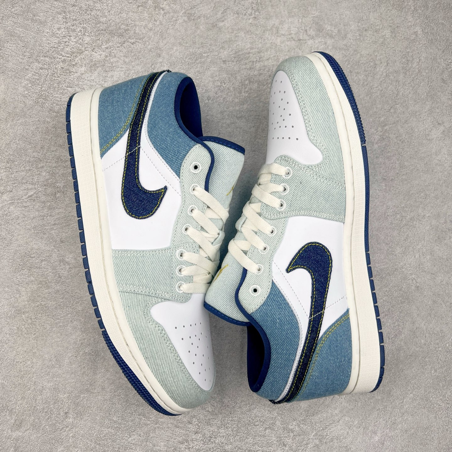 图片[3]-＃K版 Air Jordan AJ1 Low 低帮 水洗蓝 IH0648-141 全新流水线出品 DT版本唯一平替选择 市场第二梯队最强版 全部原鞋开发 原楦原纸板开发 全鞋电脑针车 原厂内置全掌气垫 原盒内在原标 唯一Zp原版鞋带绑法 免检产品 全新2022版型 全头层皮料 完美零毛边处理 原厂配置全掌气垫 价格定位良心 几十个配色陆续出货 实拍调校N版已经零色差零失真 百分百还原实物色彩所见即所得 不存在货不对板色差等低级问题 选购参考实物拍摄 不混卖不参货 只用心做好货严格选品 承诺混一赔十 尺码：36 36.5 37.5 38 38.5 39 40 40.5 41 42 42.5 43 44 44.5 45-选品中心