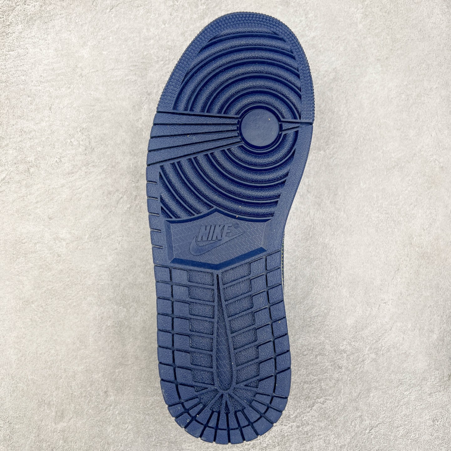 图片[9]-＃K版 Air Jordan AJ1 Low 低帮 水洗蓝 IH0648-141 全新流水线出品 DT版本唯一平替选择 市场第二梯队最强版 全部原鞋开发 原楦原纸板开发 全鞋电脑针车 原厂内置全掌气垫 原盒内在原标 唯一Zp原版鞋带绑法 免检产品 全新2022版型 全头层皮料 完美零毛边处理 原厂配置全掌气垫 价格定位良心 几十个配色陆续出货 实拍调校N版已经零色差零失真 百分百还原实物色彩所见即所得 不存在货不对板色差等低级问题 选购参考实物拍摄 不混卖不参货 只用心做好货严格选品 承诺混一赔十 尺码：36 36.5 37.5 38 38.5 39 40 40.5 41 42 42.5 43 44 44.5 45-选品中心