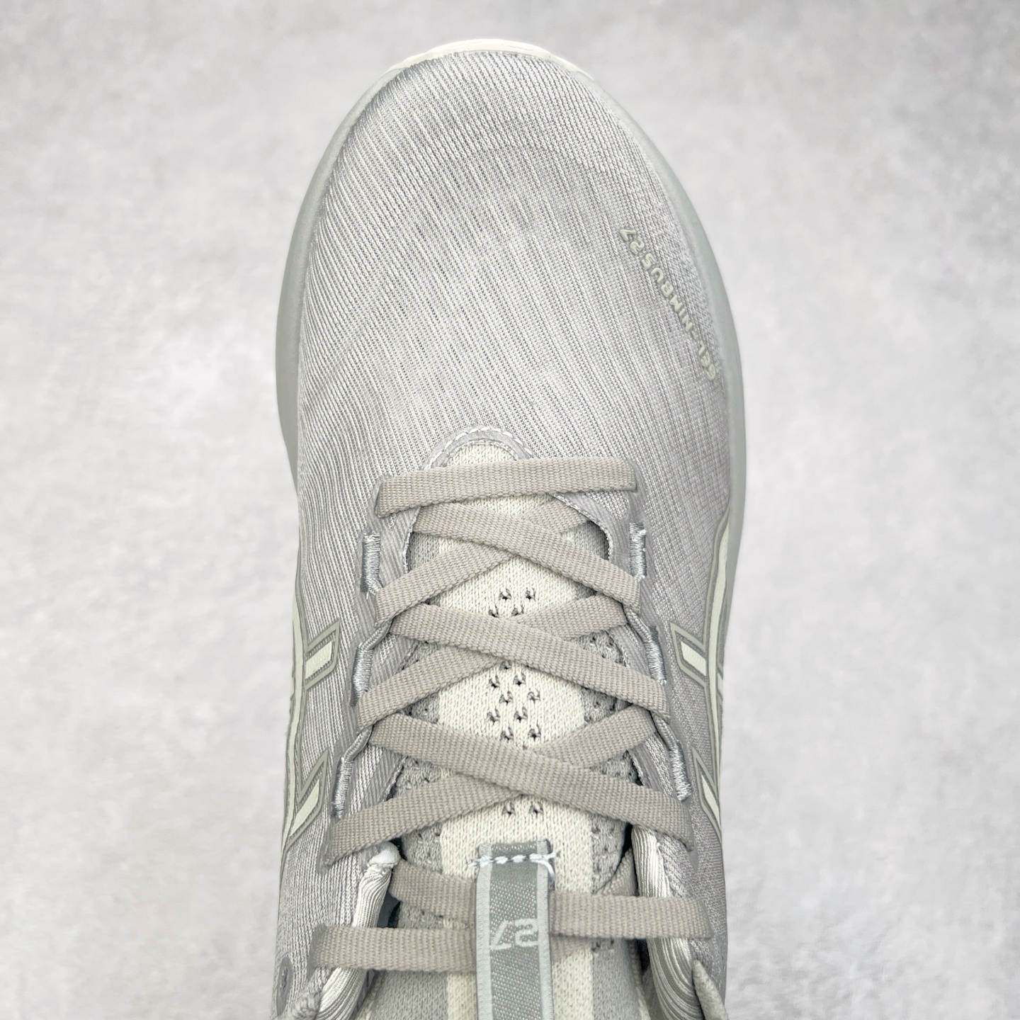 图片[4]-Asics GEL-Nimbus 27 亚瑟士缓震跑鞋 近年复古风潮的势头很旺 ASICS一直坚信保持身体的健康与活力是打造健康快乐的生活方式的最佳途径 ASICS为复古鞋型注入新设计 为玩家的街头穿搭提供了更多可能 GEL-NIMBUSTM9运动鞋最初是为中立和仰卧跑步者设计的长距离训练器 采用原始材料和关键细节重新设计 其Y2K时代的工业外观也被大胆的对比和色块所抵消 尺码：36 36.5 37.5 38 38.5 39 40 40.5 41.5 42 42.5 43.5 44 44.5 45-选品中心