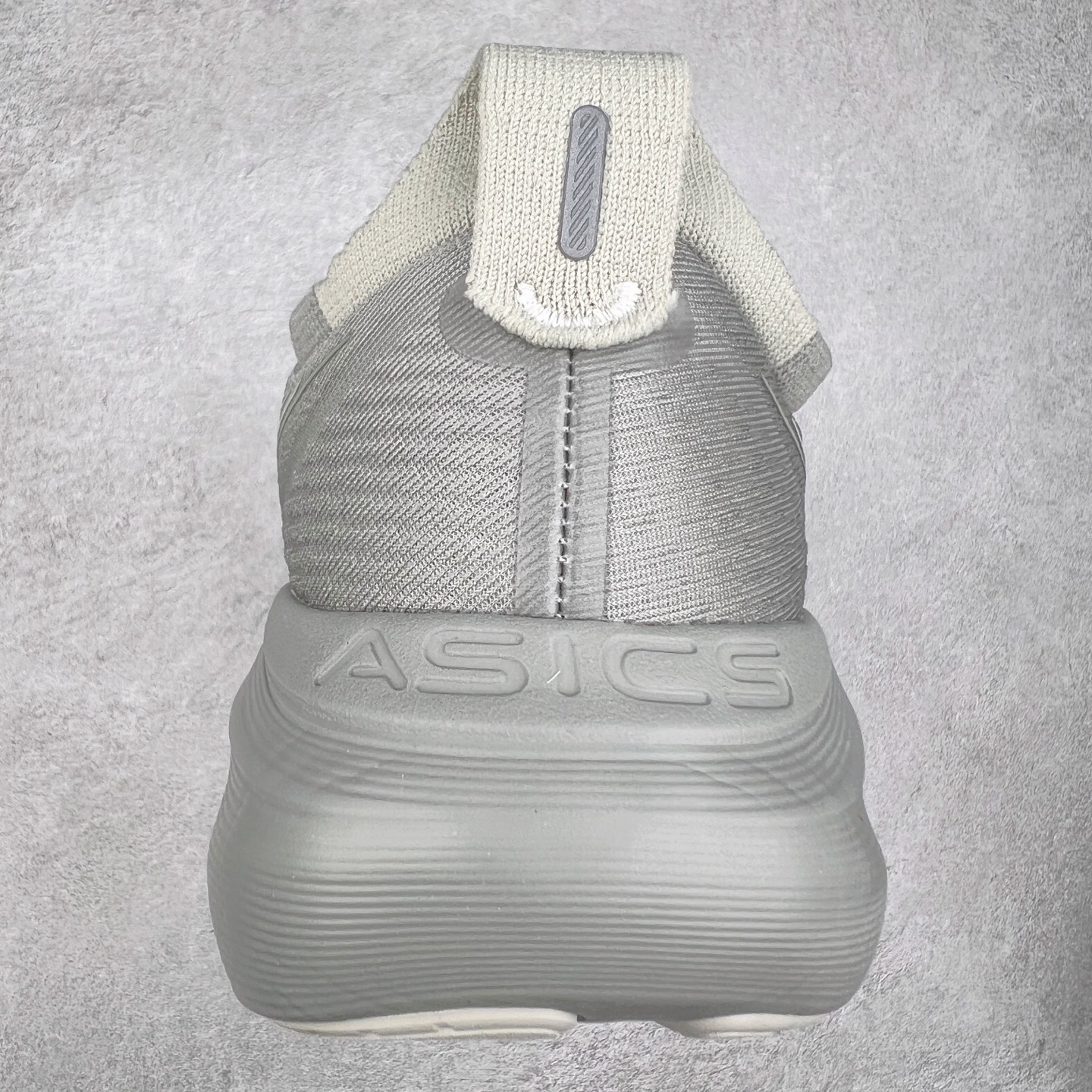 图片[8]-Asics GEL-Nimbus 27 亚瑟士缓震跑鞋 近年复古风潮的势头很旺 ASICS一直坚信保持身体的健康与活力是打造健康快乐的生活方式的最佳途径 ASICS为复古鞋型注入新设计 为玩家的街头穿搭提供了更多可能 GEL-NIMBUSTM9运动鞋最初是为中立和仰卧跑步者设计的长距离训练器 采用原始材料和关键细节重新设计 其Y2K时代的工业外观也被大胆的对比和色块所抵消 尺码：36 36.5 37.5 38 38.5 39 40 40.5 41.5 42 42.5 43.5 44 44.5 45-选品中心