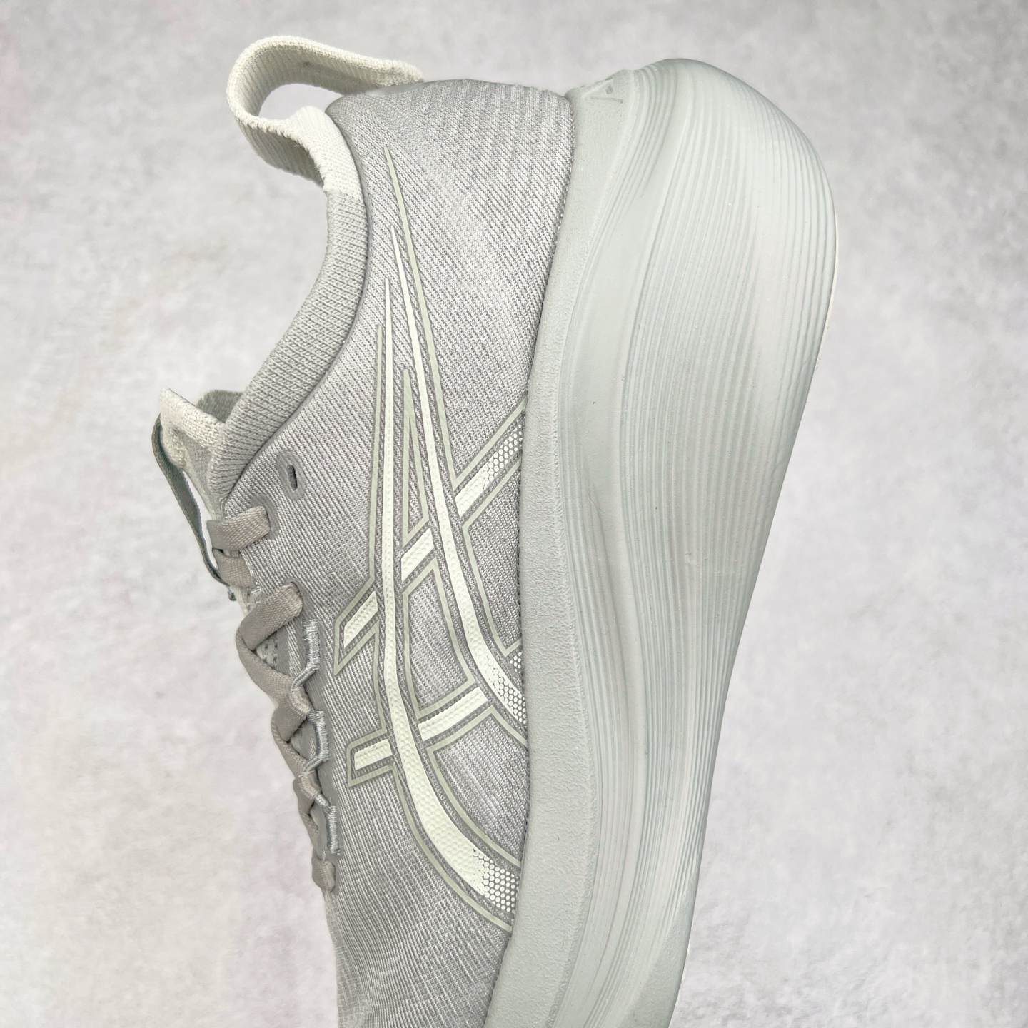 图片[7]-Asics GEL-Nimbus 27 亚瑟士缓震跑鞋 近年复古风潮的势头很旺 ASICS一直坚信保持身体的健康与活力是打造健康快乐的生活方式的最佳途径 ASICS为复古鞋型注入新设计 为玩家的街头穿搭提供了更多可能 GEL-NIMBUSTM9运动鞋最初是为中立和仰卧跑步者设计的长距离训练器 采用原始材料和关键细节重新设计 其Y2K时代的工业外观也被大胆的对比和色块所抵消 尺码：36 36.5 37.5 38 38.5 39 40 40.5 41.5 42 42.5 43.5 44 44.5 45-选品中心