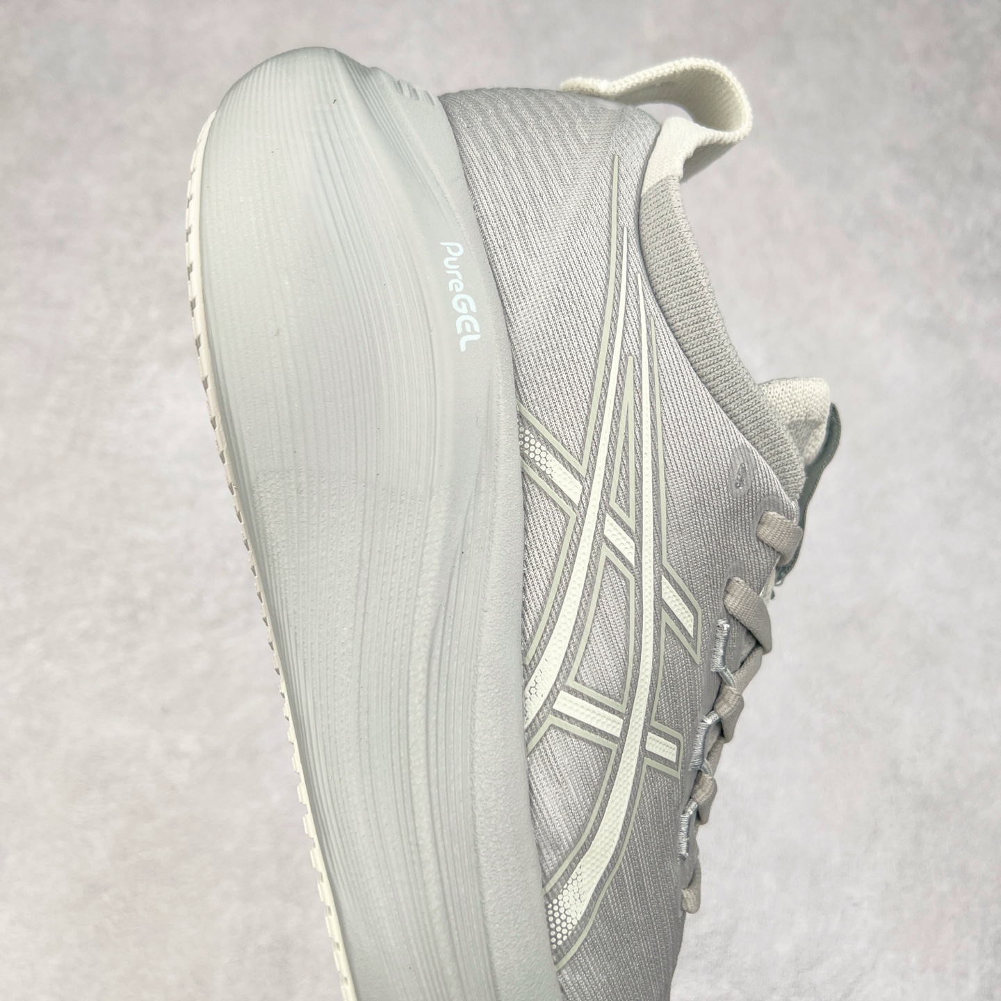 图片[6]-Asics GEL-Nimbus 27 亚瑟士缓震跑鞋 近年复古风潮的势头很旺 ASICS一直坚信保持身体的健康与活力是打造健康快乐的生活方式的最佳途径 ASICS为复古鞋型注入新设计 为玩家的街头穿搭提供了更多可能 GEL-NIMBUSTM9运动鞋最初是为中立和仰卧跑步者设计的长距离训练器 采用原始材料和关键细节重新设计 其Y2K时代的工业外观也被大胆的对比和色块所抵消 尺码：36 36.5 37.5 38 38.5 39 40 40.5 41.5 42 42.5 43.5 44 44.5 45-选品中心