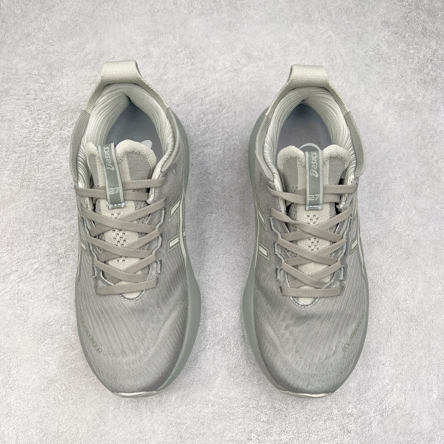 图片[2]-Asics GEL-Nimbus 27 亚瑟士缓震跑鞋 近年复古风潮的势头很旺 ASICS一直坚信保持身体的健康与活力是打造健康快乐的生活方式的最佳途径 ASICS为复古鞋型注入新设计 为玩家的街头穿搭提供了更多可能 GEL-NIMBUSTM9运动鞋最初是为中立和仰卧跑步者设计的长距离训练器 采用原始材料和关键细节重新设计 其Y2K时代的工业外观也被大胆的对比和色块所抵消 尺码：36 36.5 37.5 38 38.5 39 40 40.5 41.5 42 42.5 43.5 44 44.5 45-选品中心