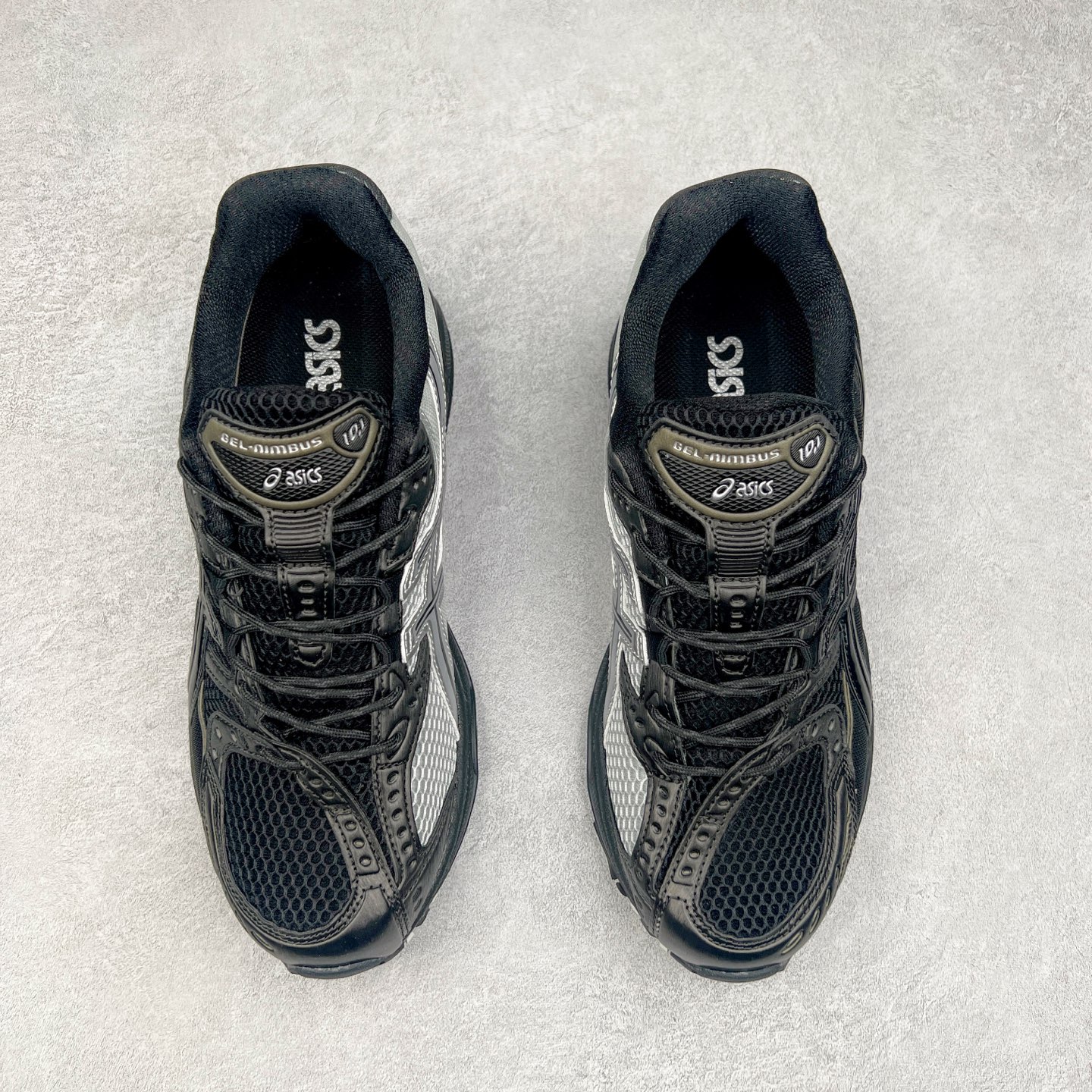 图片[2]-ASICS Gel-Nimbus 10.1 亚瑟士雨云10.1代系列轻量缓震休闲运动跑步鞋 近年来，运动鞋市场迎来了一个新的设计潮流：通过融合艺术与技术，赋予运动鞋更多的时尚元素和创新设计。作为市场中的领导者之一，ASICS（亚瑟士）一向以其技术创新和卓越的鞋款设计著称。而另一个前卫的实验鞋类品牌EMPTY BEHAVIOR，以其非凡的创意和探索，尤其对未来主义和非传统材料的热情撞击，从业界中脱颖而出。两者的合作，以推出特别版的GEL-NIMBUS™ 10.1鞋款——主题为“EVEN MY SHOE IS ART”为标志，为运动鞋设计涉入一个全新的高度。尺码：36 37 37.5 38 39 39.5 40.5 41.5 42 42.5 43.5 44 44.5 45-选品中心