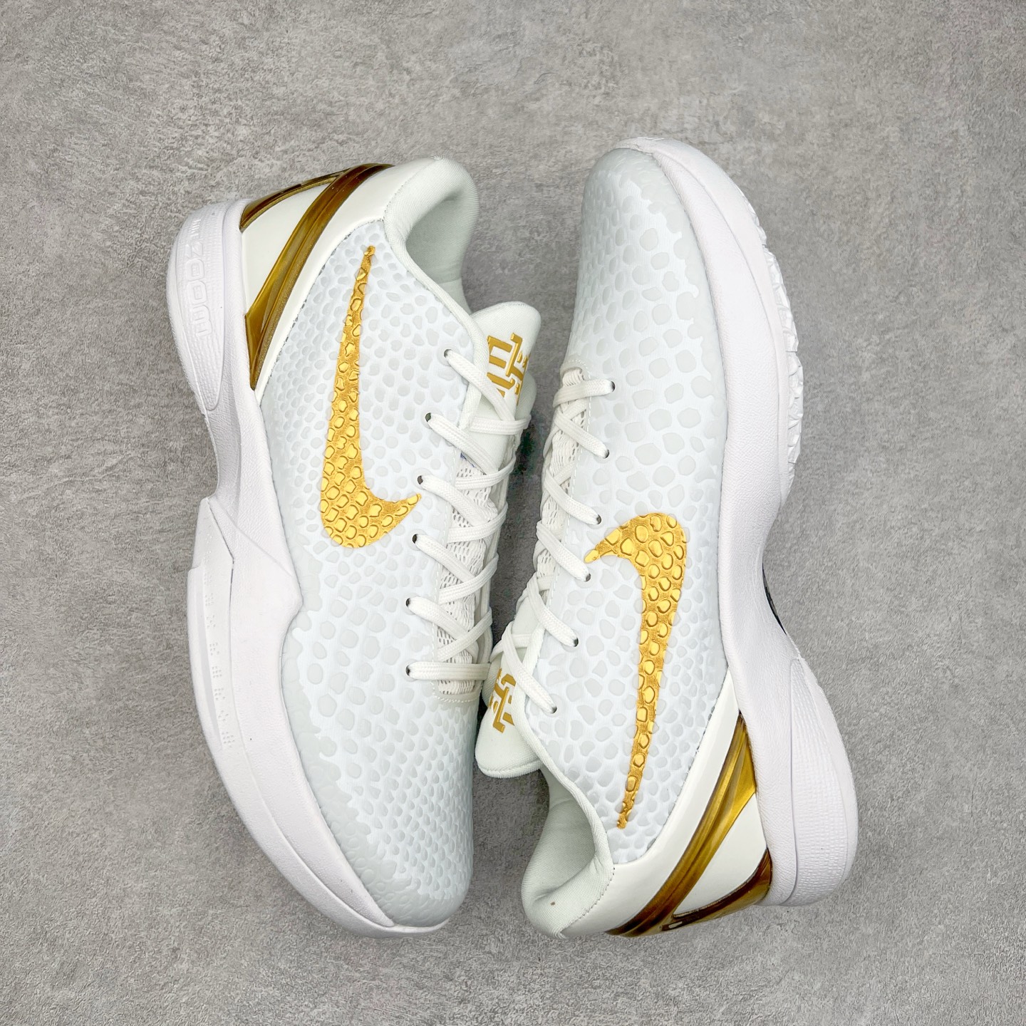 图片[3]-＃福利特价 NK Kobe 6 Protro科比6代专业实战篮球鞋 CW2190-100 采用了复合式的鞋面 内层为透气网面 中层加载Fly wire科技 而外层则用聚氨酯岛状结构塑造出非常逼真的蛇麟纹路 多层的鞋面结构带来了更好的透气性和更有针对性的保护 加入了双层记忆海绵鞋垫 可根据球员脚形自动调节以提高合脚度 使脚感更加柔软舒适 赋予球员非一般的球场舒适感受 尺码：40 40.5 41 42 42.5 43 44 44.5 45 46-选品中心