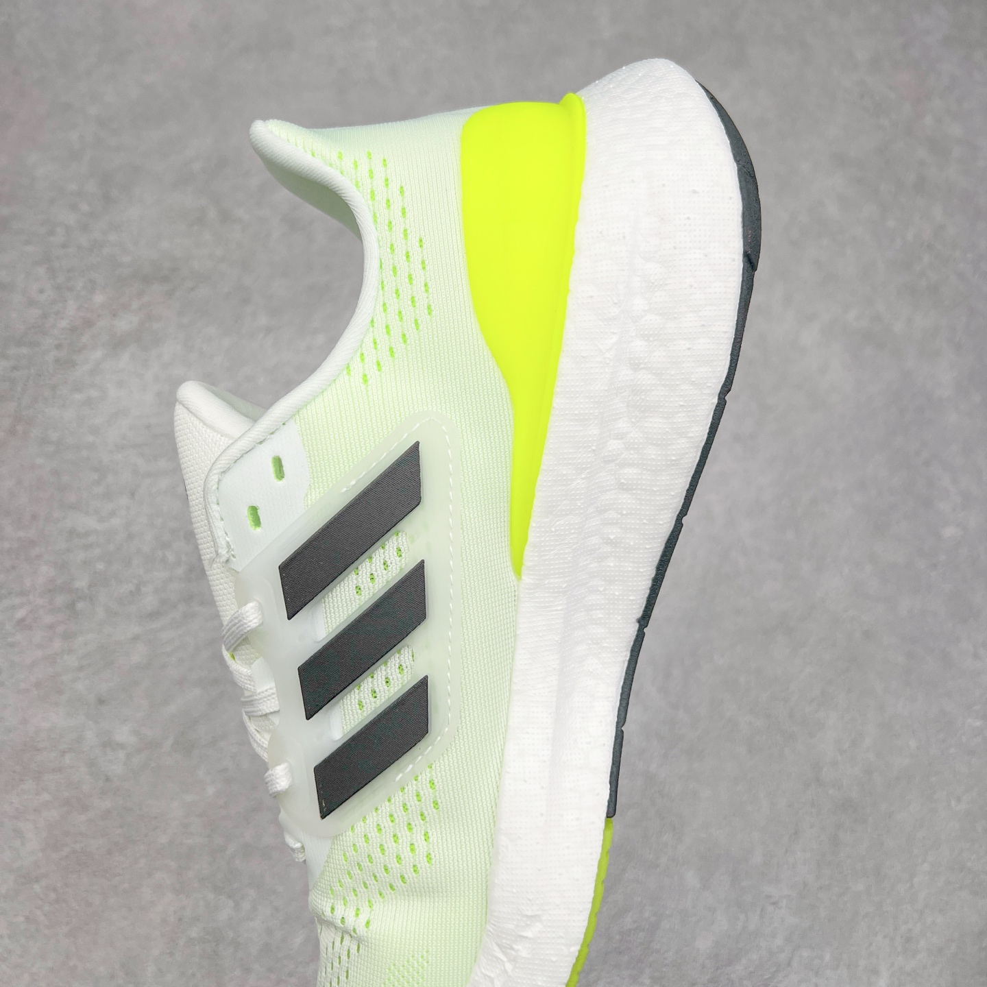 图片[7]-＃福利特价 AD PureBoost PB22爆米花缓震跑步鞋 鞋面由可回收材料制成透气贴合 打造经典潮流风格 Boost中底提供良好缓冲性能 穿着舒适 橡胶外底搭配防滑鞋底底纹设计轻便舒适 防滑耐穿 尺码：36 36.5 37 38 38.5 39 40 40.5 41 42 42.5 43 44 44.5 45-选品中心