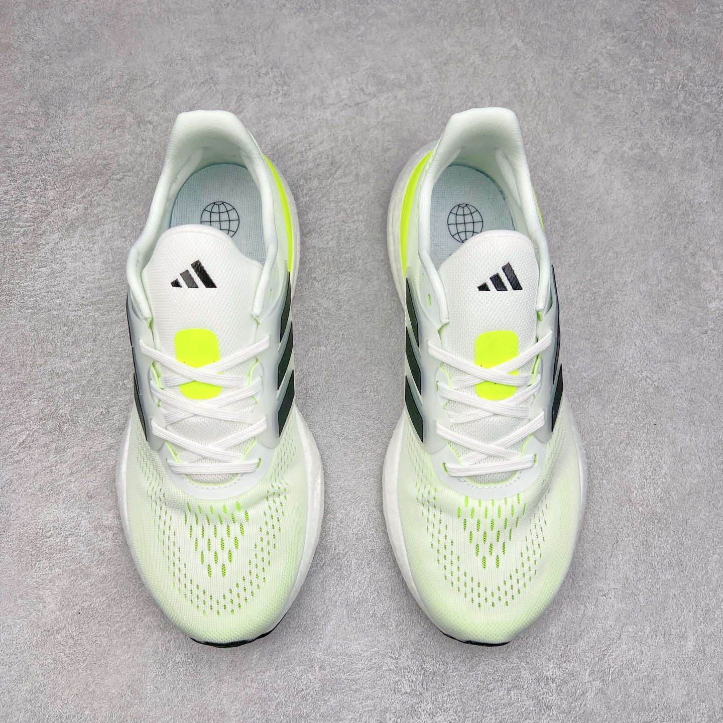 图片[2]-＃福利特价 AD PureBoost PB22爆米花缓震跑步鞋 鞋面由可回收材料制成透气贴合 打造经典潮流风格 Boost中底提供良好缓冲性能 穿着舒适 橡胶外底搭配防滑鞋底底纹设计轻便舒适 防滑耐穿 尺码：36 36.5 37 38 38.5 39 40 40.5 41 42 42.5 43 44 44.5 45-选品中心