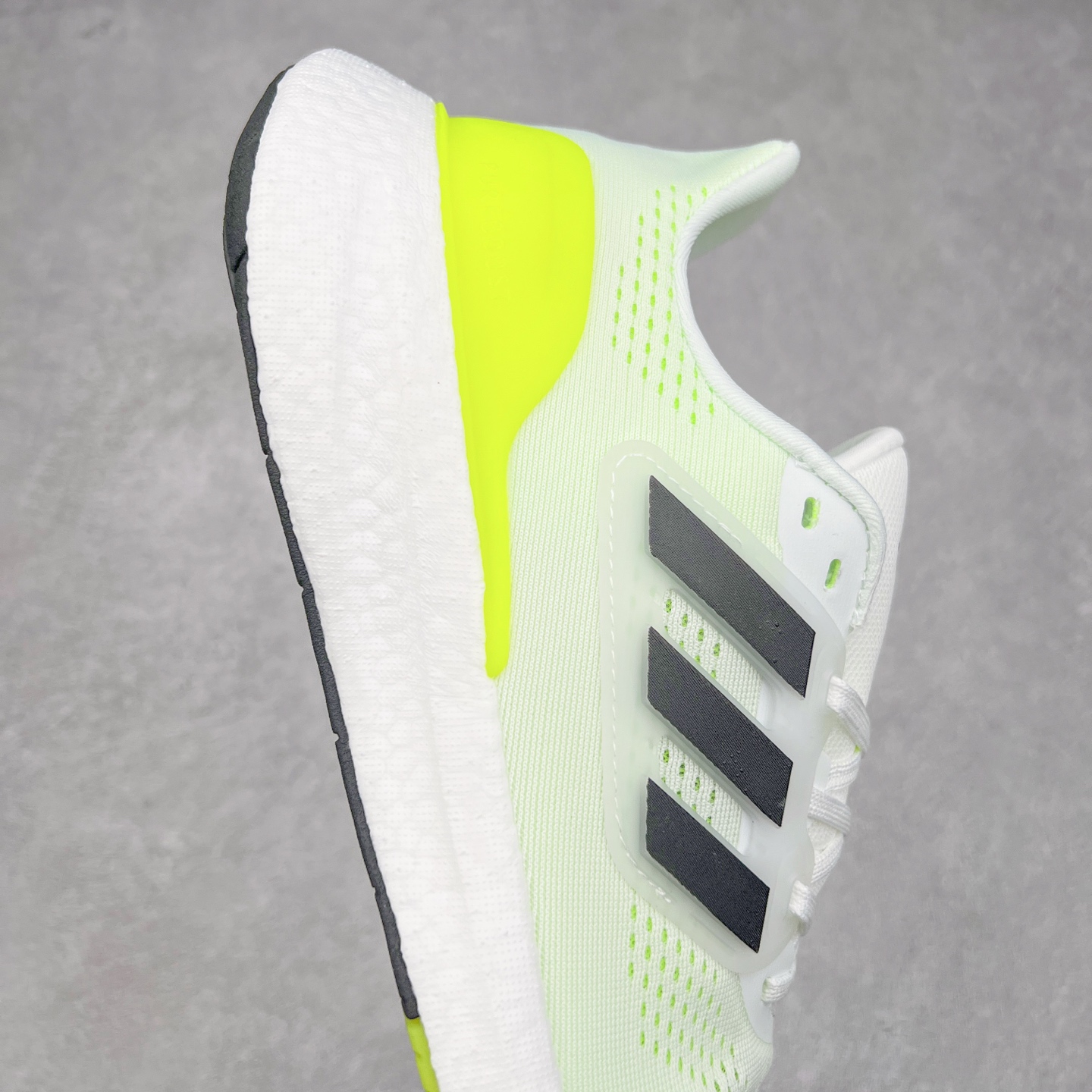 图片[6]-＃福利特价 AD PureBoost PB22爆米花缓震跑步鞋 鞋面由可回收材料制成透气贴合 打造经典潮流风格 Boost中底提供良好缓冲性能 穿着舒适 橡胶外底搭配防滑鞋底底纹设计轻便舒适 防滑耐穿 尺码：36 36.5 37 38 38.5 39 40 40.5 41 42 42.5 43 44 44.5 45-选品中心