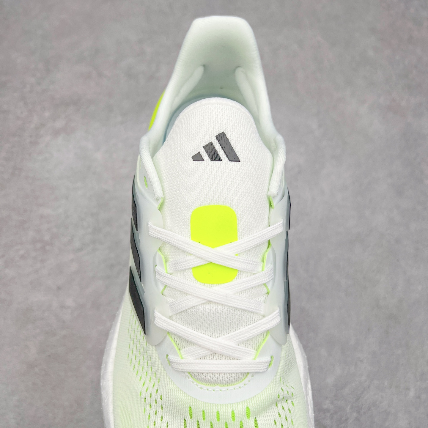 图片[5]-＃福利特价 AD PureBoost PB22爆米花缓震跑步鞋 鞋面由可回收材料制成透气贴合 打造经典潮流风格 Boost中底提供良好缓冲性能 穿着舒适 橡胶外底搭配防滑鞋底底纹设计轻便舒适 防滑耐穿 尺码：36 36.5 37 38 38.5 39 40 40.5 41 42 42.5 43 44 44.5 45-选品中心