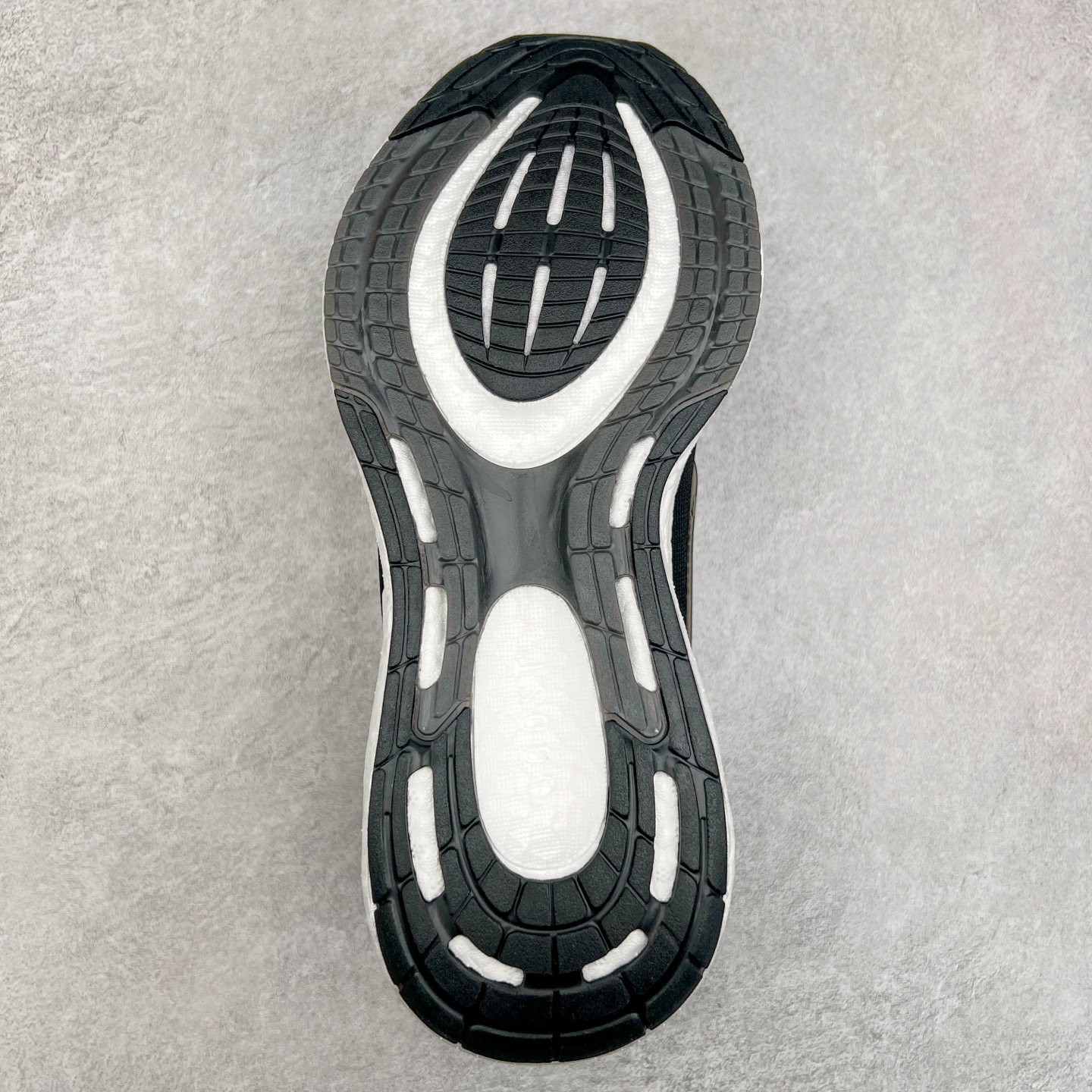 图片[9]-＃福利特价 AD PureBoost PB22 爆米花缓震跑步鞋 鞋面由可回收材料制成透气贴合 打造经典潮流风格 Boost中底提供良好缓冲性能 穿着舒适 橡胶外底搭配防滑鞋底底纹设计轻便舒适 防滑耐穿 尺码：36 36.5 37 38 38.5 39 40 40.5 41 42 42.5 43 44 44.5 45-选品中心