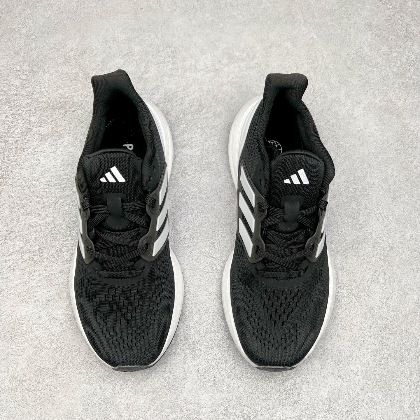 图片[2]-＃福利特价 AD PureBoost PB22 爆米花缓震跑步鞋 鞋面由可回收材料制成透气贴合 打造经典潮流风格 Boost中底提供良好缓冲性能 穿着舒适 橡胶外底搭配防滑鞋底底纹设计轻便舒适 防滑耐穿 尺码：36 36.5 37 38 38.5 39 40 40.5 41 42 42.5 43 44 44.5 45-选品中心