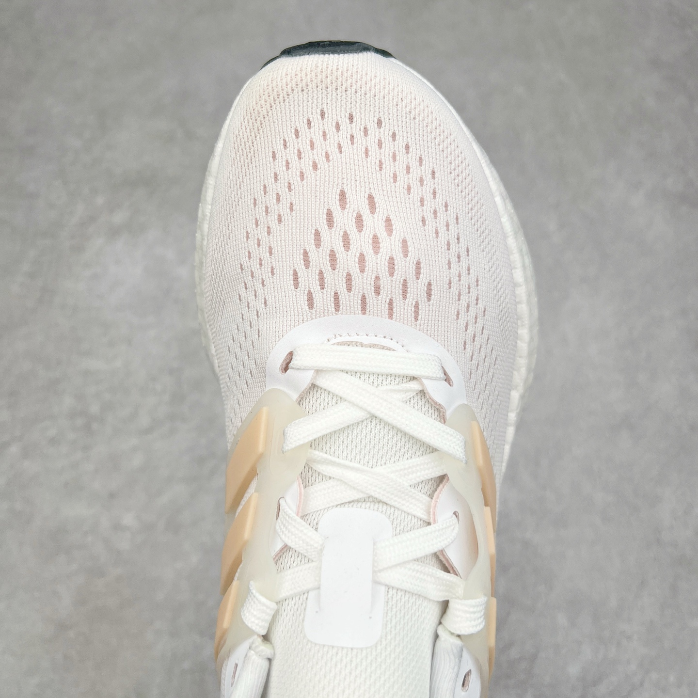 图片[4]-＃福利特价 AD PureBoost PB22 爆米花缓震跑步鞋 鞋面由可回收材料制成透气贴合 打造经典潮流风格 Boost中底提供良好缓冲性能 穿着舒适 橡胶外底搭配防滑鞋底底纹设计轻便舒适 防滑耐穿 尺码：36 36.5 37 38 38.5 39 40 40.5 41 42 42.5 43 44 44.5 45-选品中心