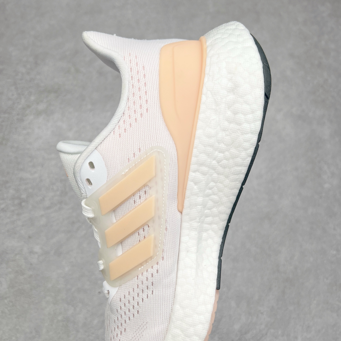 图片[7]-＃福利特价 AD PureBoost PB22 爆米花缓震跑步鞋 鞋面由可回收材料制成透气贴合 打造经典潮流风格 Boost中底提供良好缓冲性能 穿着舒适 橡胶外底搭配防滑鞋底底纹设计轻便舒适 防滑耐穿 尺码：36 36.5 37 38 38.5 39 40 40.5 41 42 42.5 43 44 44.5 45-选品中心