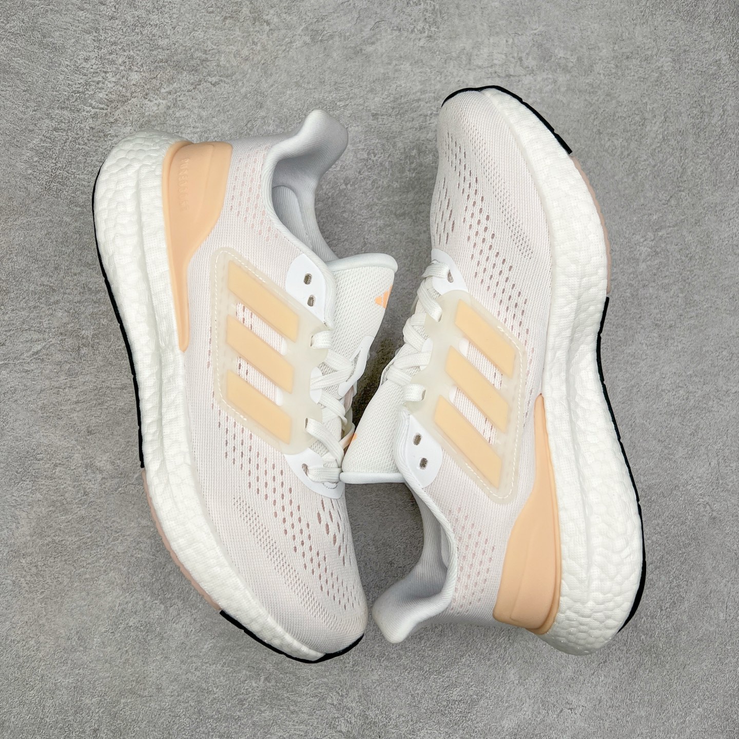 图片[3]-＃福利特价 AD PureBoost PB22 爆米花缓震跑步鞋 鞋面由可回收材料制成透气贴合 打造经典潮流风格 Boost中底提供良好缓冲性能 穿着舒适 橡胶外底搭配防滑鞋底底纹设计轻便舒适 防滑耐穿 尺码：36 36.5 37 38 38.5 39 40 40.5 41 42 42.5 43 44 44.5 45-选品中心