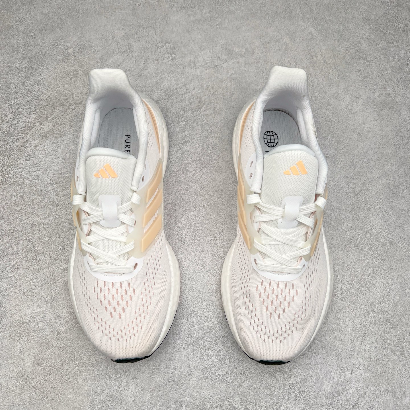 图片[2]-＃福利特价 AD PureBoost PB22 爆米花缓震跑步鞋 鞋面由可回收材料制成透气贴合 打造经典潮流风格 Boost中底提供良好缓冲性能 穿着舒适 橡胶外底搭配防滑鞋底底纹设计轻便舒适 防滑耐穿 尺码：36 36.5 37 38 38.5 39 40 40.5 41 42 42.5 43 44 44.5 45-选品中心