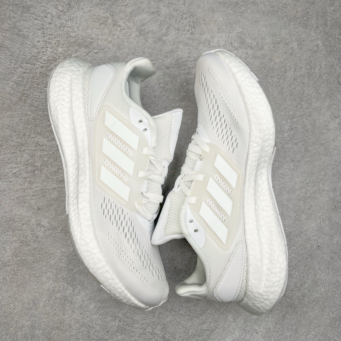 图片[3]-＃福利特价 AD PureBoost PB22 爆米花缓震跑步鞋 鞋面由可回收材料制成透气贴合 打造经典潮流风格 Boost中底提供良好缓冲性能 穿着舒适 橡胶外底搭配防滑鞋底底纹设计轻便舒适 防滑耐穿 尺码：36 36.5 37 38 38.5 39 40 40.5 41 42 42.5 43 44 44.5 45-选品中心