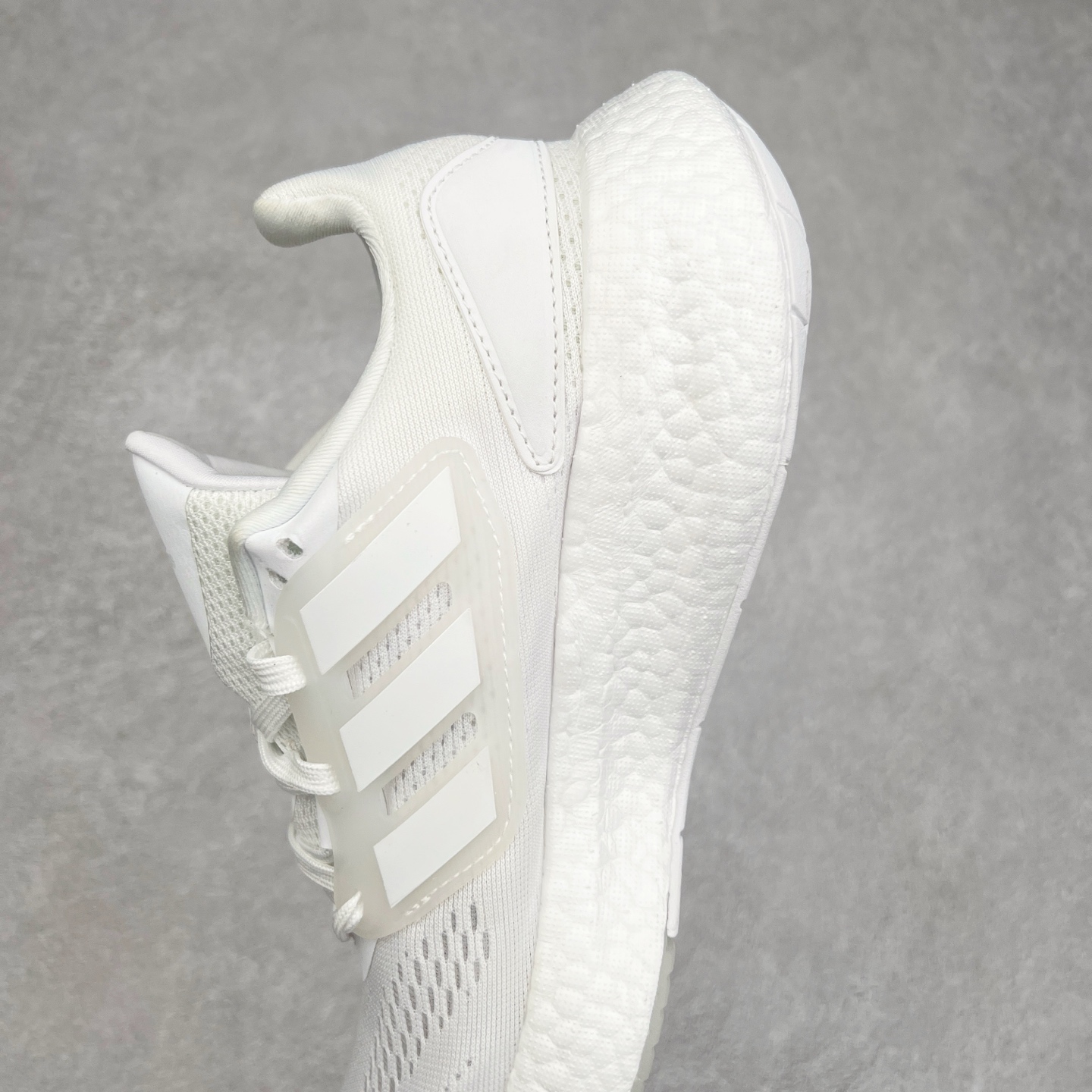 图片[7]-＃福利特价 AD PureBoost PB22 爆米花缓震跑步鞋 鞋面由可回收材料制成透气贴合 打造经典潮流风格 Boost中底提供良好缓冲性能 穿着舒适 橡胶外底搭配防滑鞋底底纹设计轻便舒适 防滑耐穿 尺码：36 36.5 37 38 38.5 39 40 40.5 41 42 42.5 43 44 44.5 45-选品中心