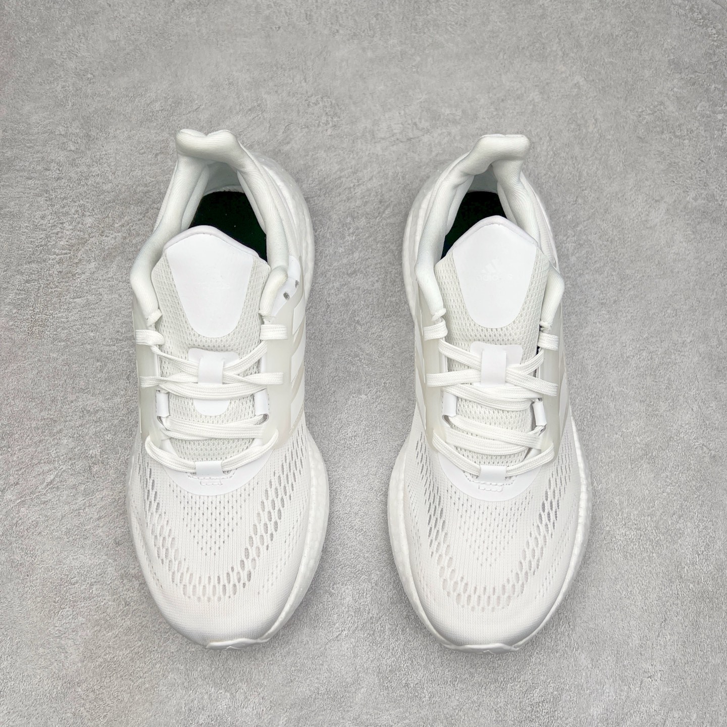 图片[2]-＃福利特价 AD PureBoost PB22 爆米花缓震跑步鞋 鞋面由可回收材料制成透气贴合 打造经典潮流风格 Boost中底提供良好缓冲性能 穿着舒适 橡胶外底搭配防滑鞋底底纹设计轻便舒适 防滑耐穿 尺码：36 36.5 37 38 38.5 39 40 40.5 41 42 42.5 43 44 44.5 45-选品中心