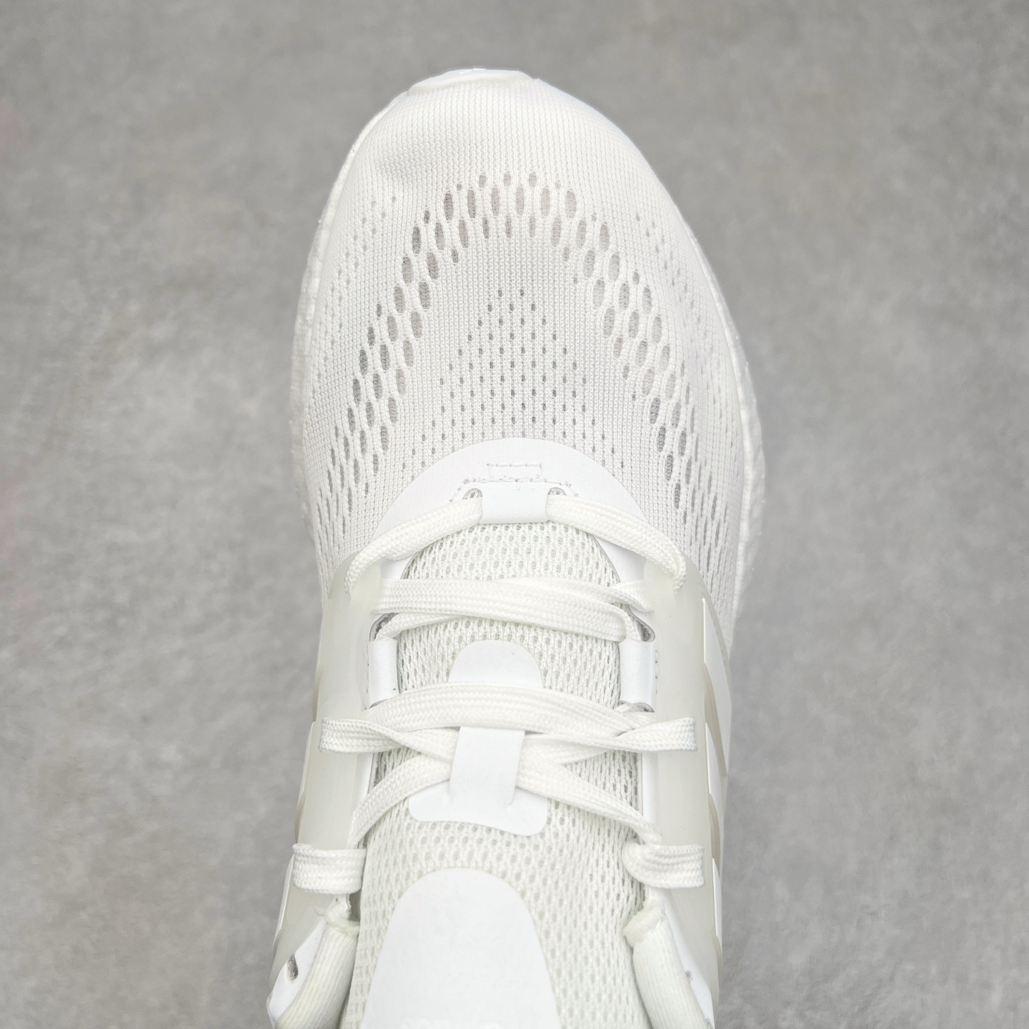 图片[4]-＃福利特价 AD PureBoost PB22 爆米花缓震跑步鞋 鞋面由可回收材料制成透气贴合 打造经典潮流风格 Boost中底提供良好缓冲性能 穿着舒适 橡胶外底搭配防滑鞋底底纹设计轻便舒适 防滑耐穿 尺码：36 36.5 37 38 38.5 39 40 40.5 41 42 42.5 43 44 44.5 45-选品中心