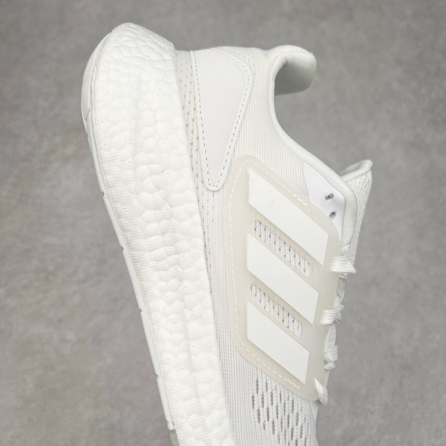 图片[6]-＃福利特价 AD PureBoost PB22 爆米花缓震跑步鞋 鞋面由可回收材料制成透气贴合 打造经典潮流风格 Boost中底提供良好缓冲性能 穿着舒适 橡胶外底搭配防滑鞋底底纹设计轻便舒适 防滑耐穿 尺码：36 36.5 37 38 38.5 39 40 40.5 41 42 42.5 43 44 44.5 45-选品中心