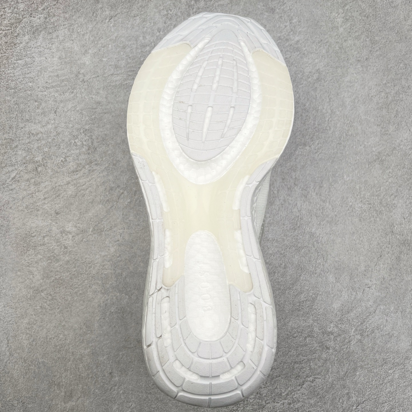 图片[9]-＃福利特价 AD PureBoost PB22 爆米花缓震跑步鞋 鞋面由可回收材料制成透气贴合 打造经典潮流风格 Boost中底提供良好缓冲性能 穿着舒适 橡胶外底搭配防滑鞋底底纹设计轻便舒适 防滑耐穿 尺码：36 36.5 37 38 38.5 39 40 40.5 41 42 42.5 43 44 44.5 45-选品中心