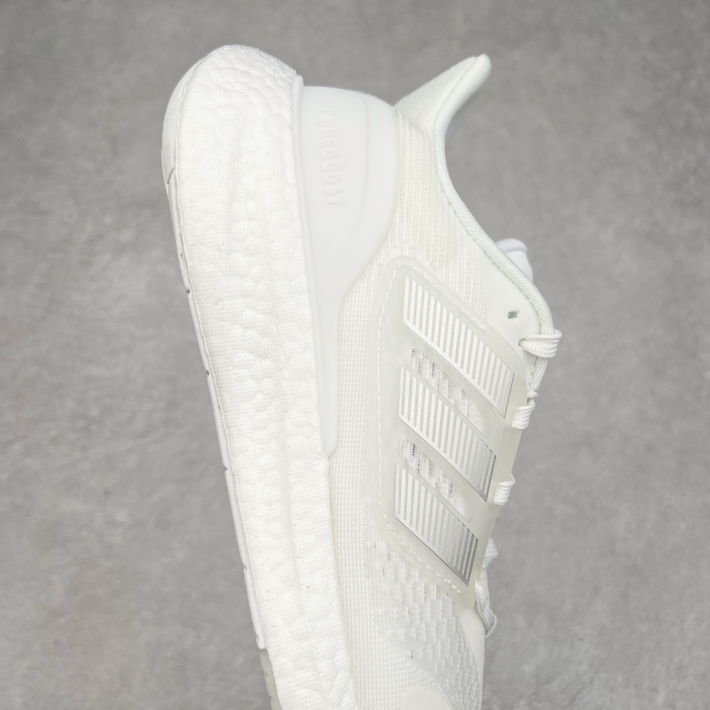 图片[6]-＃福利特价 AD PureBoost PB22 爆米花缓震跑步鞋 鞋面由可回收材料制成透气贴合 打造经典潮流风格 Boost中底提供良好缓冲性能 穿着舒适 橡胶外底搭配防滑鞋底底纹设计轻便舒适 防滑耐穿 尺码：36 36.5 37 38 38.5 39 40 40.5 41 42 42.5 43 44 44.5 45-选品中心