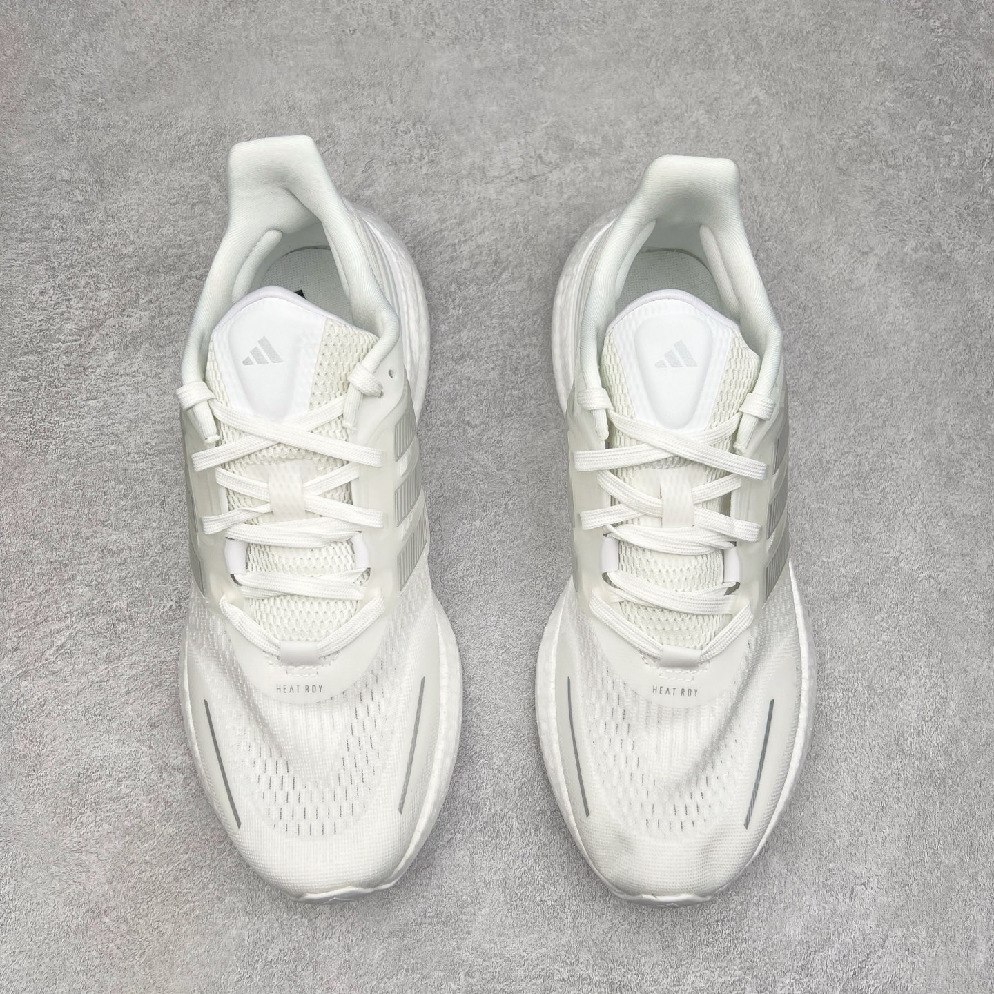 图片[2]-＃福利特价 AD PureBoost PB22 爆米花缓震跑步鞋 鞋面由可回收材料制成透气贴合 打造经典潮流风格 Boost中底提供良好缓冲性能 穿着舒适 橡胶外底搭配防滑鞋底底纹设计轻便舒适 防滑耐穿 尺码：36 36.5 37 38 38.5 39 40 40.5 41 42 42.5 43 44 44.5 45-选品中心