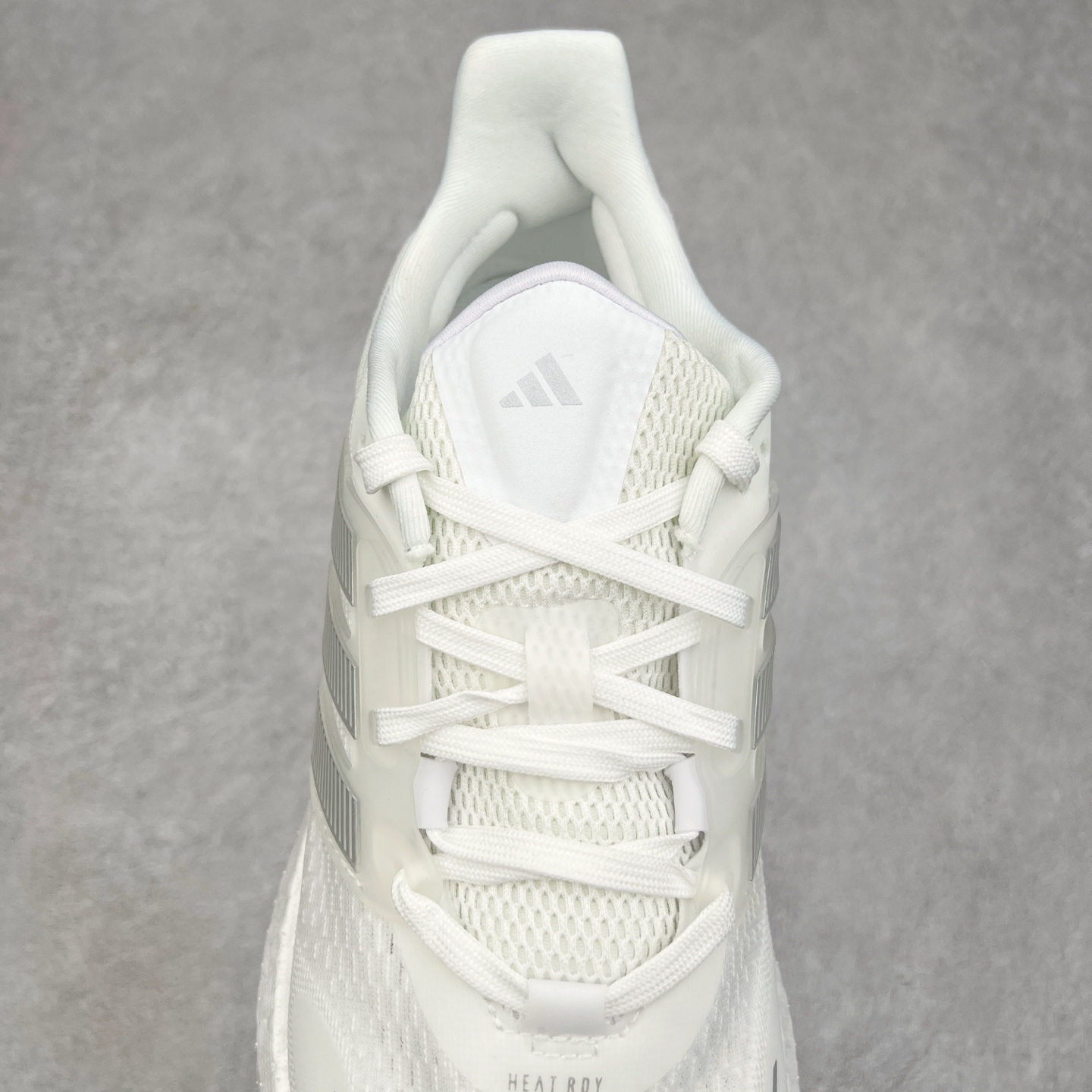 图片[5]-＃福利特价 AD PureBoost PB22 爆米花缓震跑步鞋 鞋面由可回收材料制成透气贴合 打造经典潮流风格 Boost中底提供良好缓冲性能 穿着舒适 橡胶外底搭配防滑鞋底底纹设计轻便舒适 防滑耐穿 尺码：36 36.5 37 38 38.5 39 40 40.5 41 42 42.5 43 44 44.5 45-选品中心